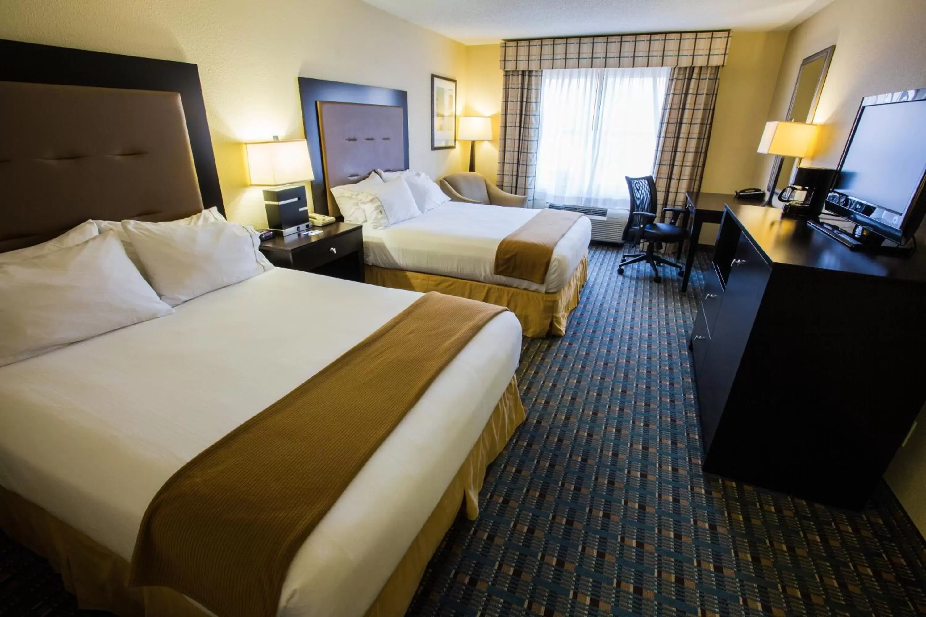 Photo of the whole room in Holiday Inn Express Alpharetta - Roswell, an IHG Hotel