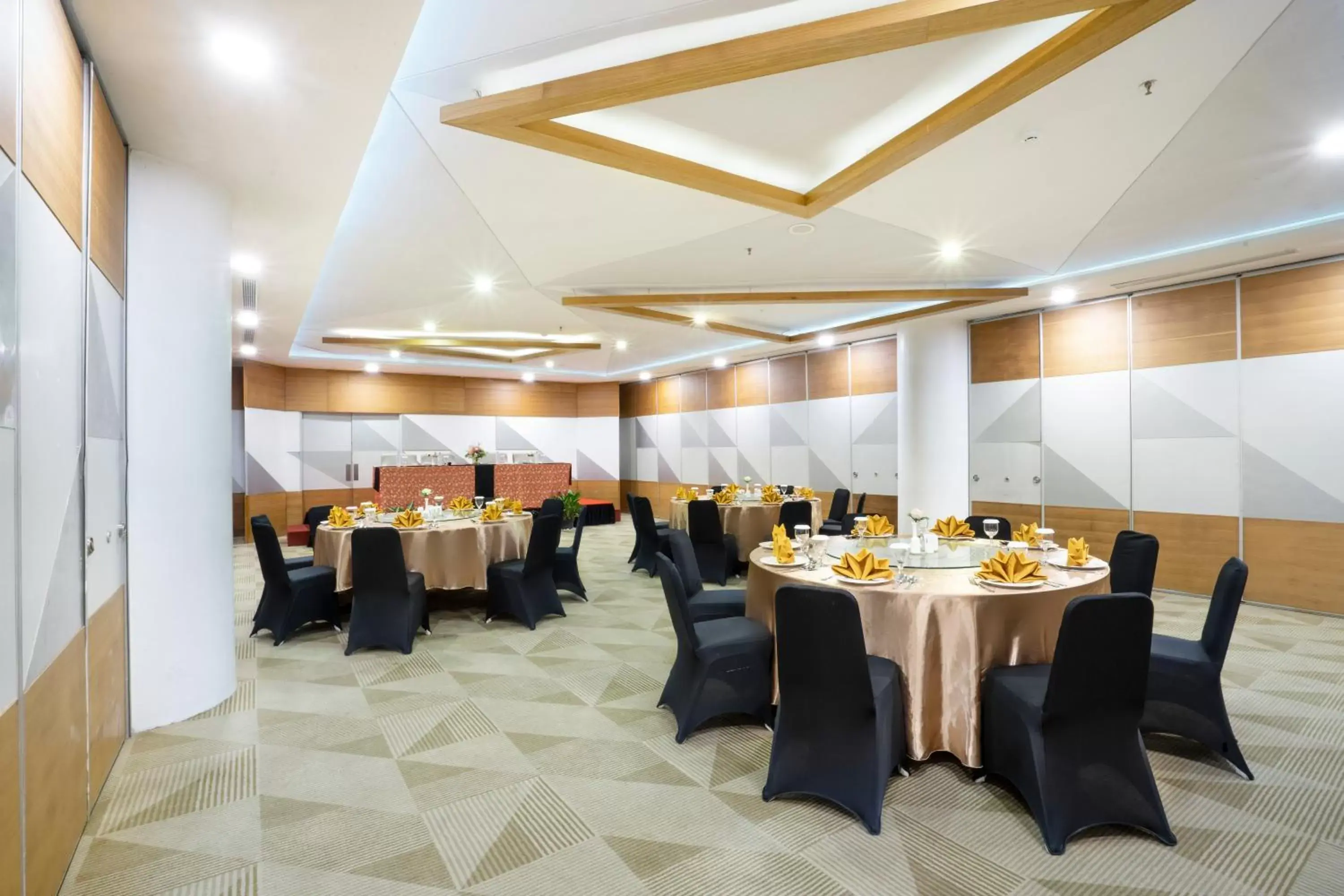 Meeting/conference room, Banquet Facilities in Golden Tulip Pontianak