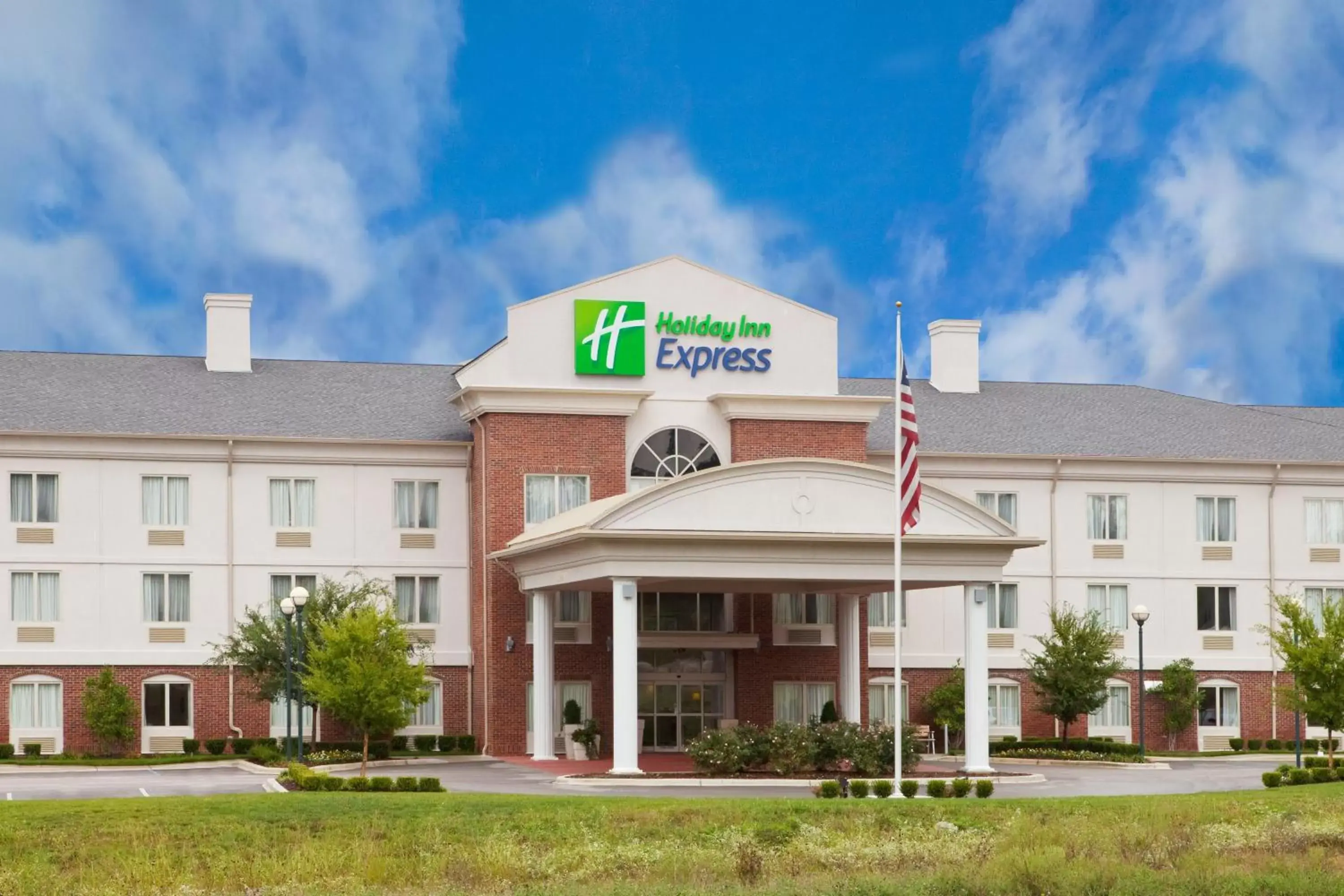 Property building in Holiday Inn Express Radcliff Fort Knox by IHG Property building in Holiday Inn Express Radcliff Fort Knox by IHG