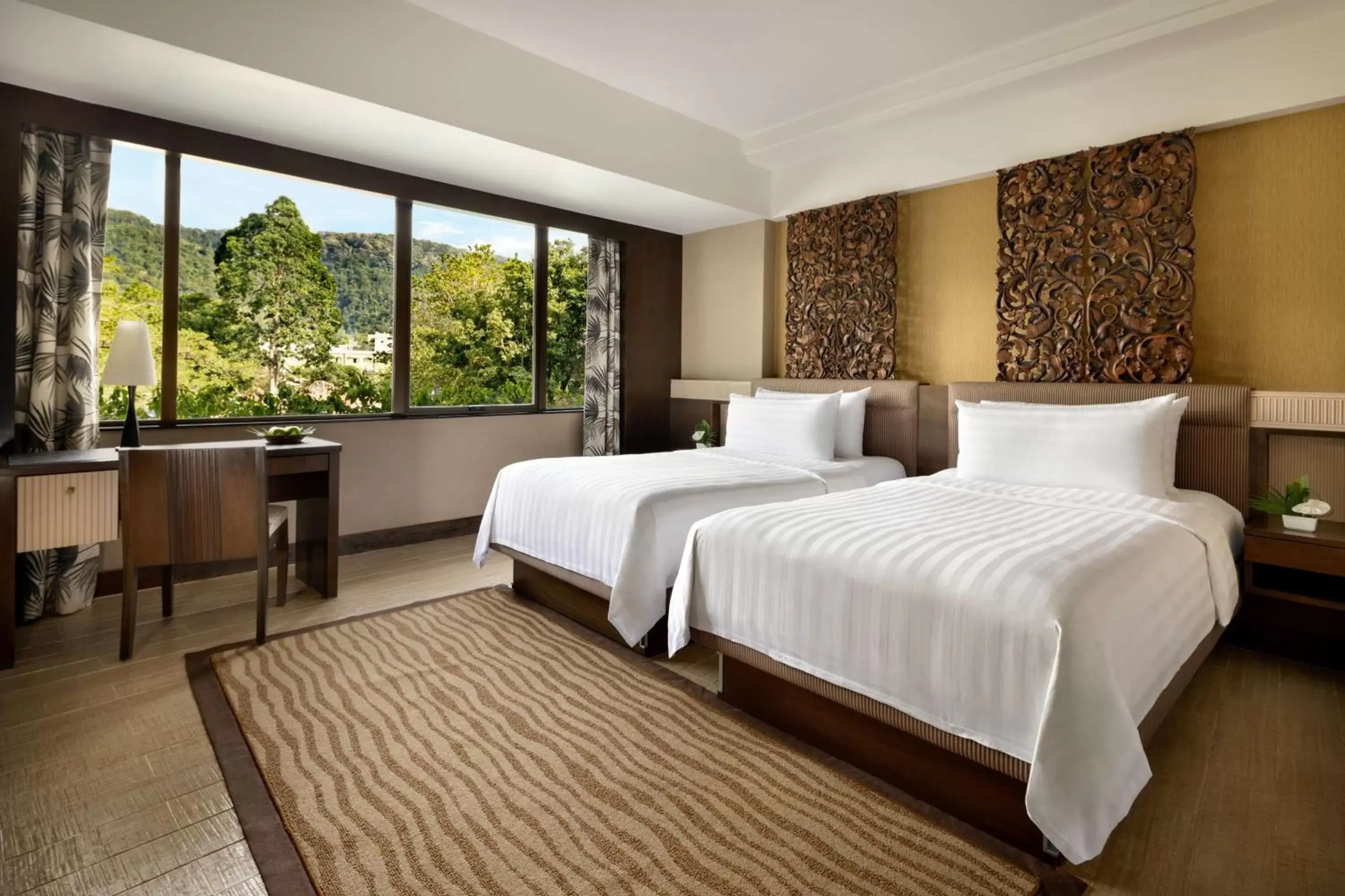 Photo of the whole room, Bed in Shangri-La Golden Sands, Penang