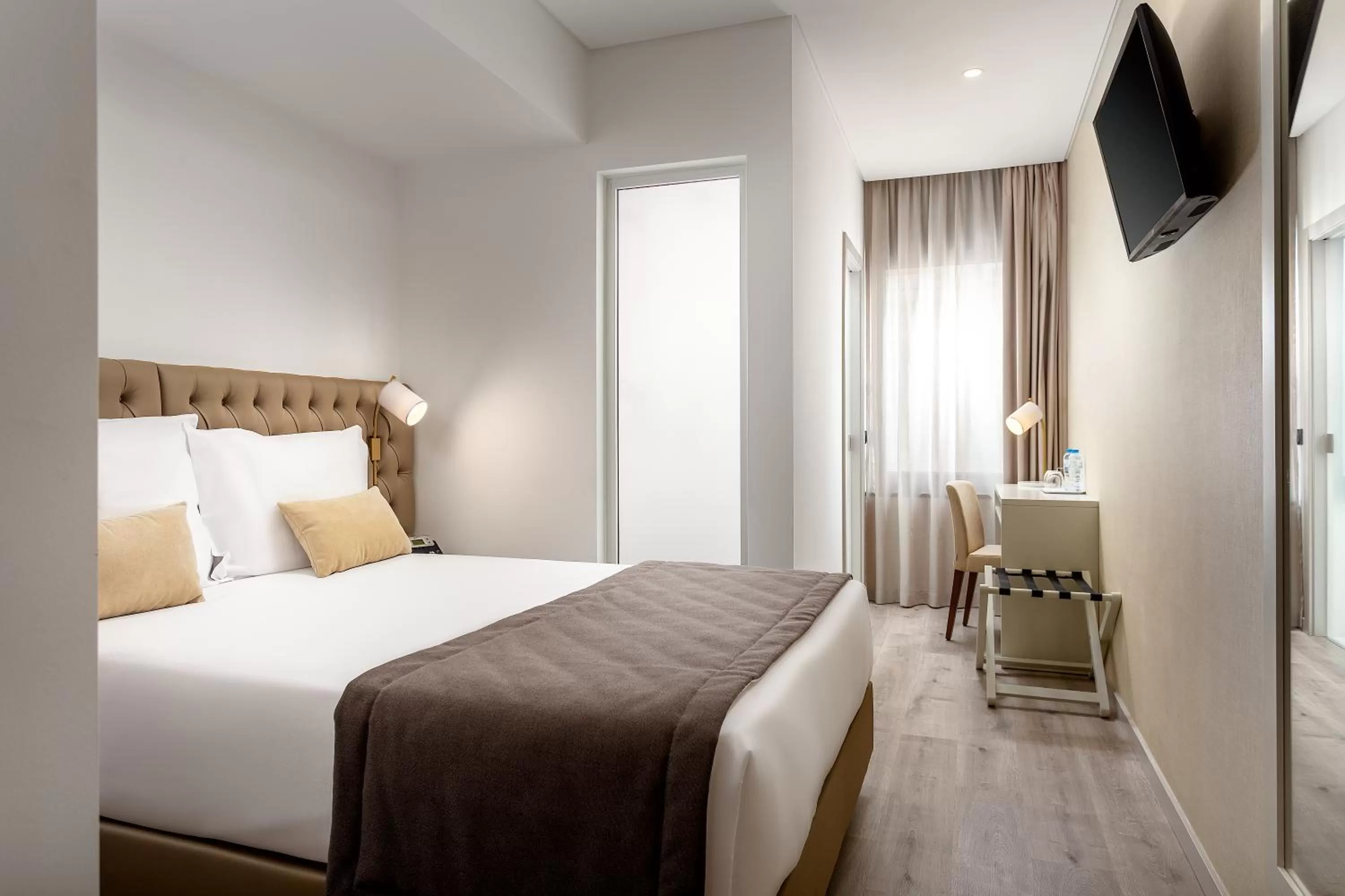 Bedroom, Bed in Empire Marquês Hotel