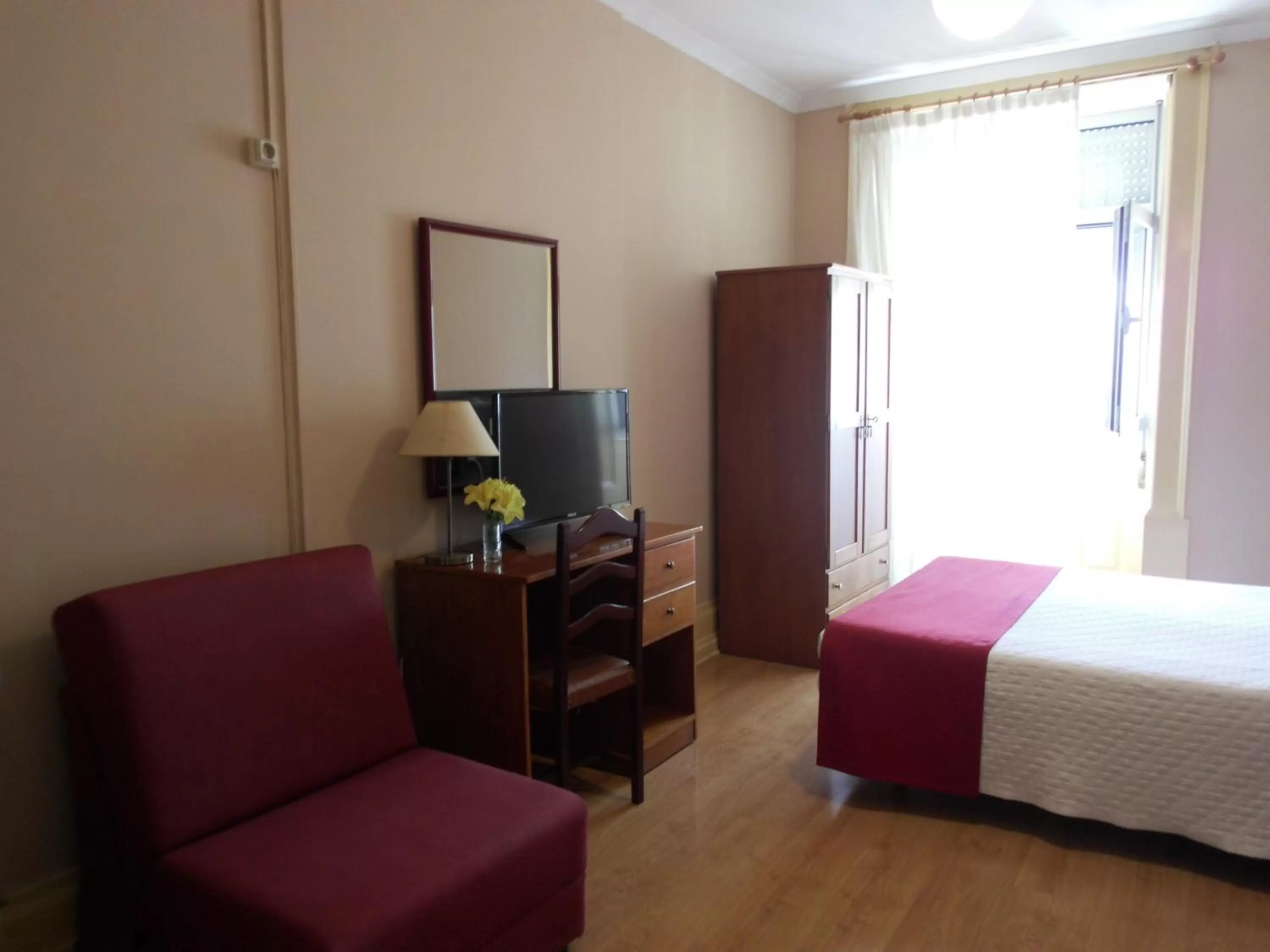 TV/Entertainment Center in Hotel Larbelo