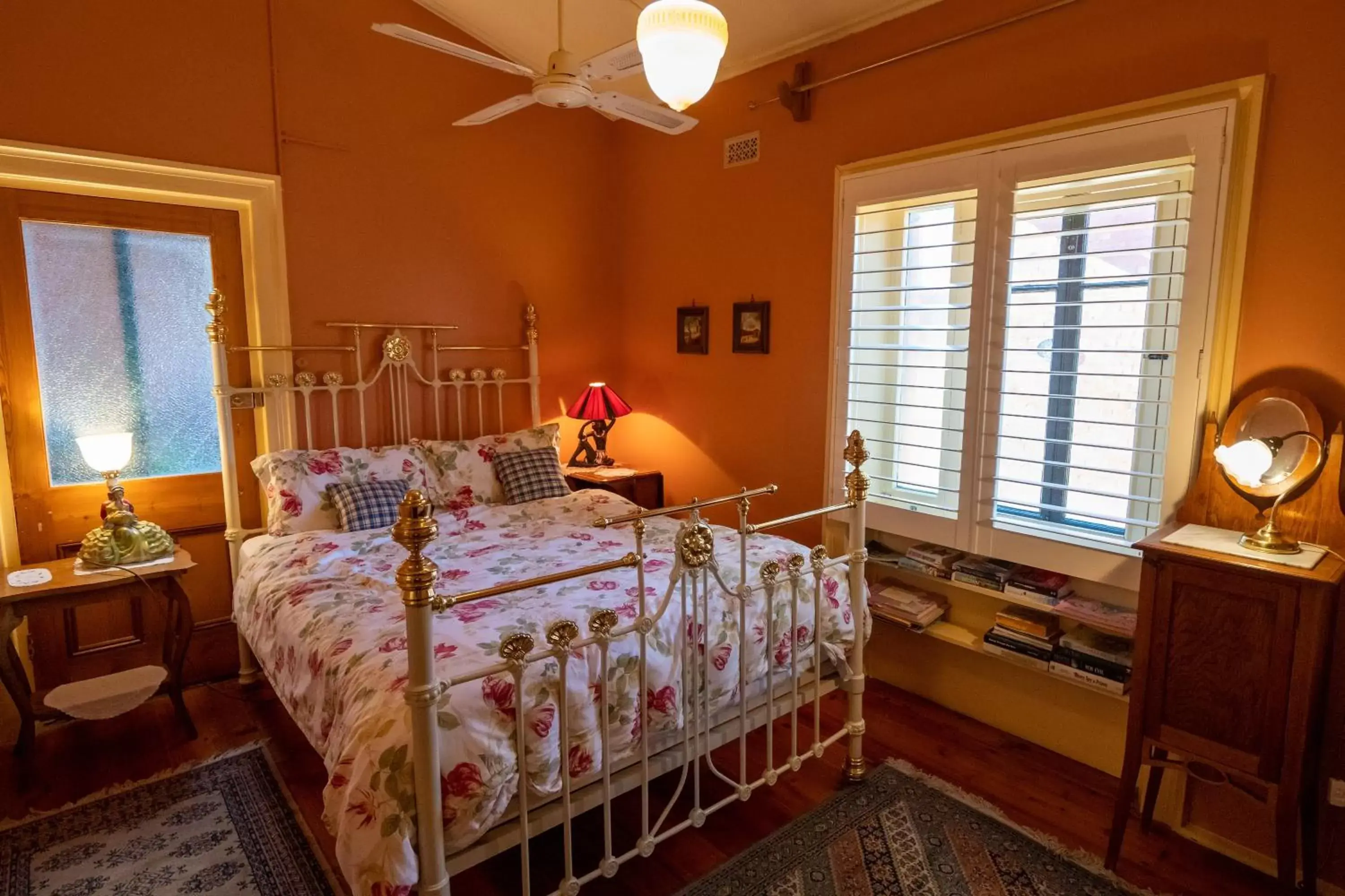 Bedroom, Bed in Buxton Manor