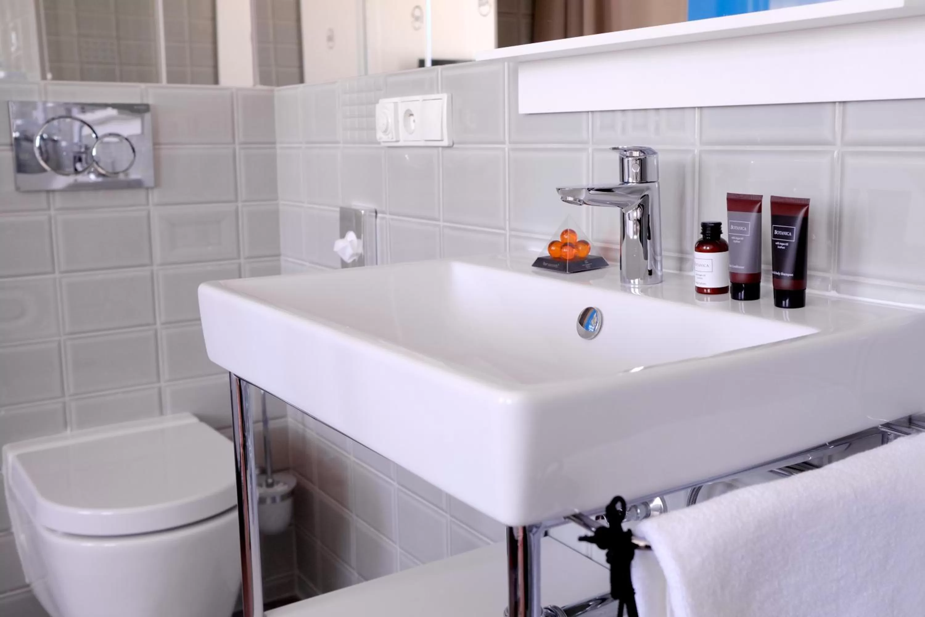 Toilet in Hotel Avion - National Cultural Monument - ICONIC HOUSES ORG