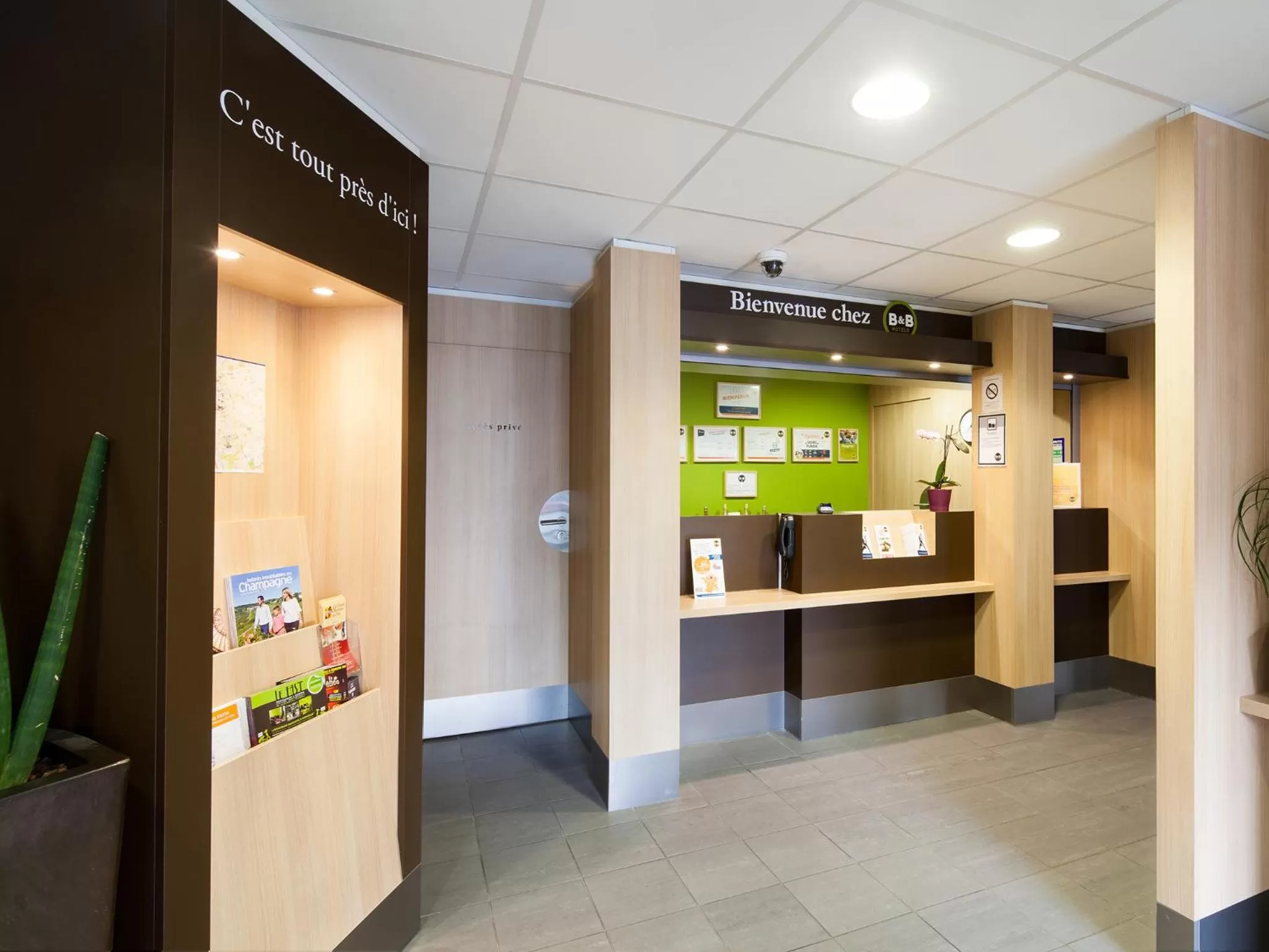 Lobby or reception in B&B HOTEL Montpellier Centre Le Millénaire