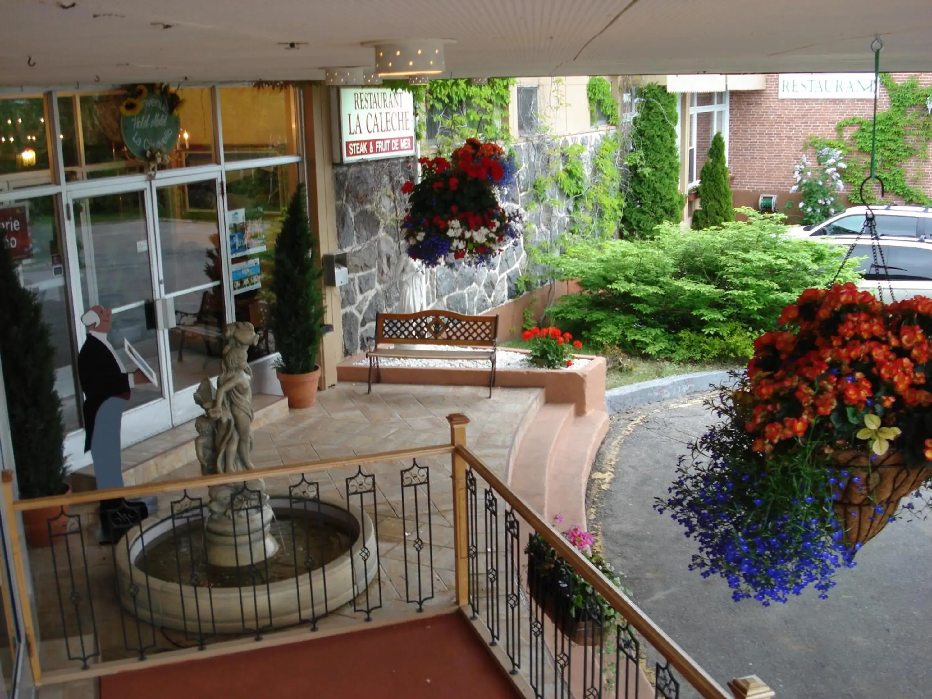 Facade/entrance in Hotel La Caravelle