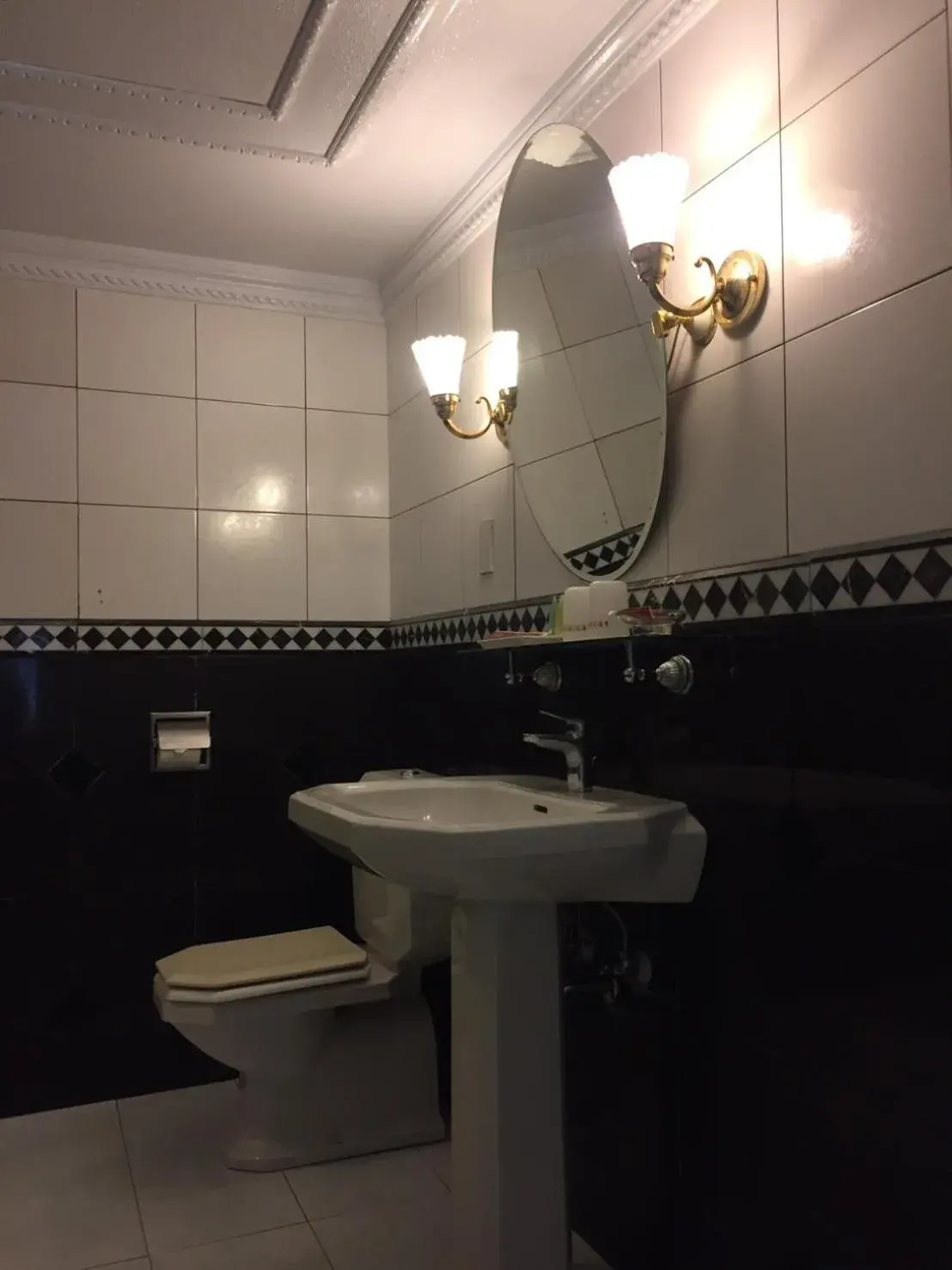 Bathroom in Charming City Hotel Sungshan