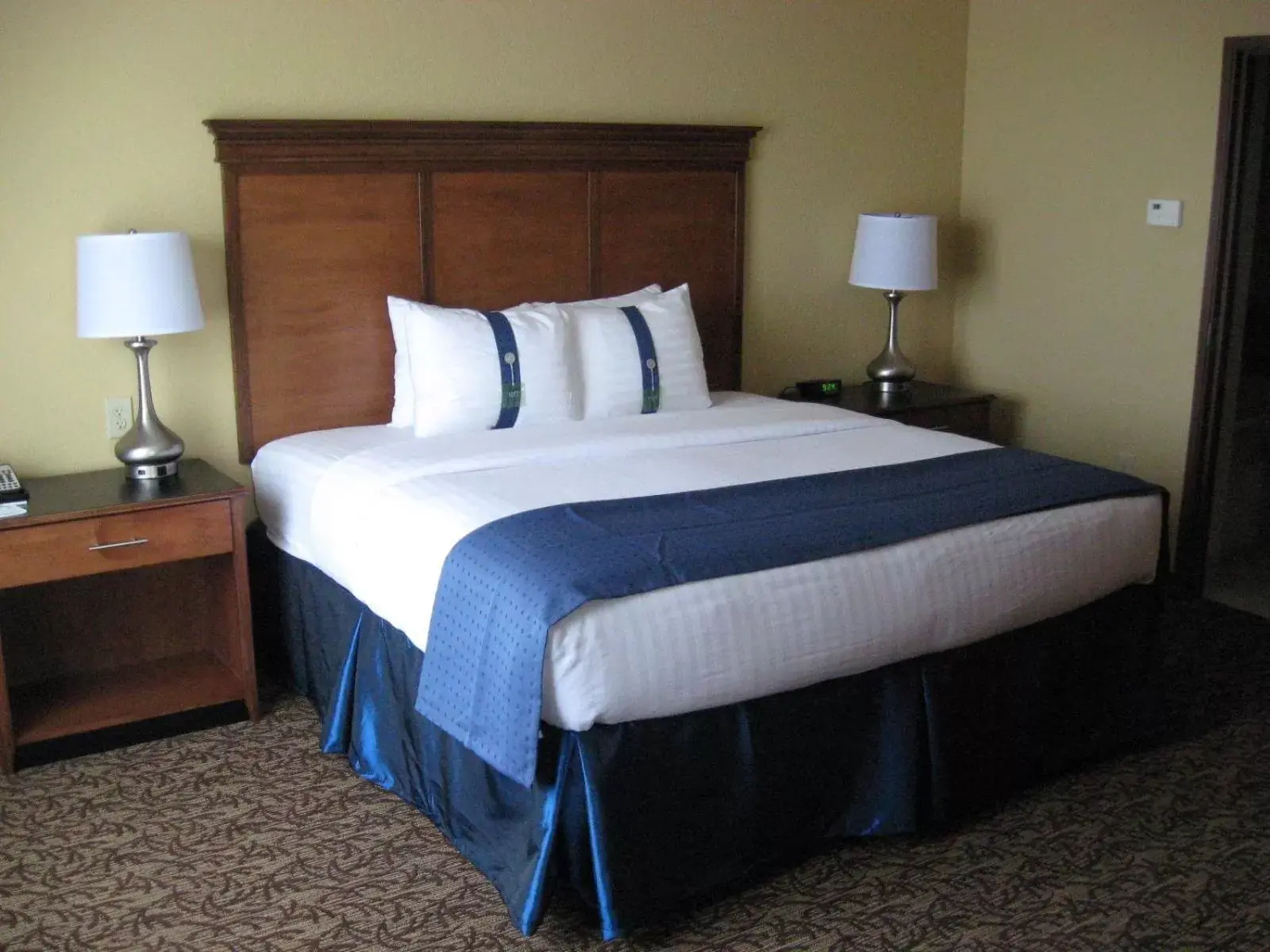 Bed in Holiday Inn Montgomery South Airport, an IHG Hotel