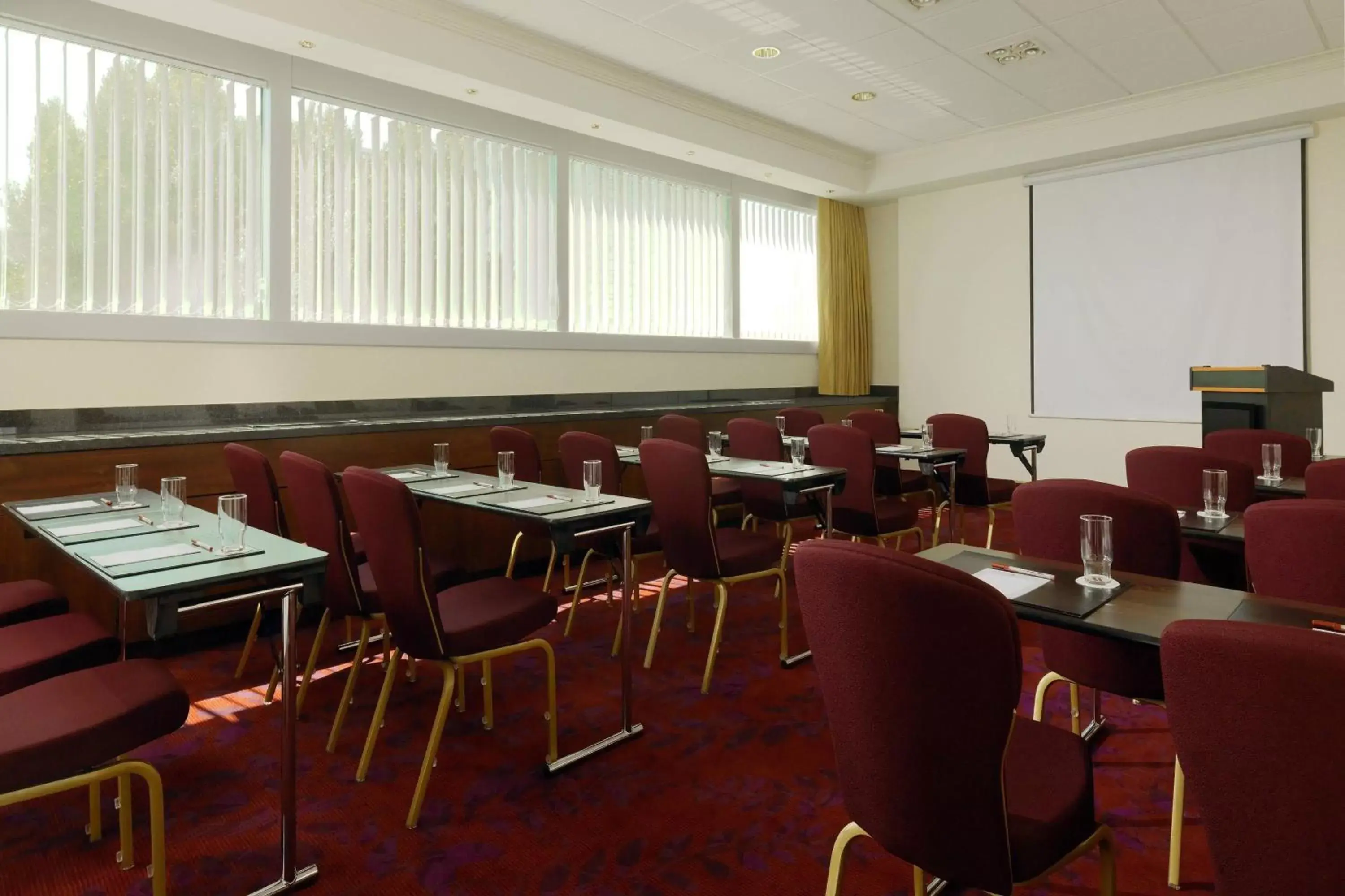 Meeting/conference room, Restaurant/Places to Eat in Warsaw Marriott Hotel