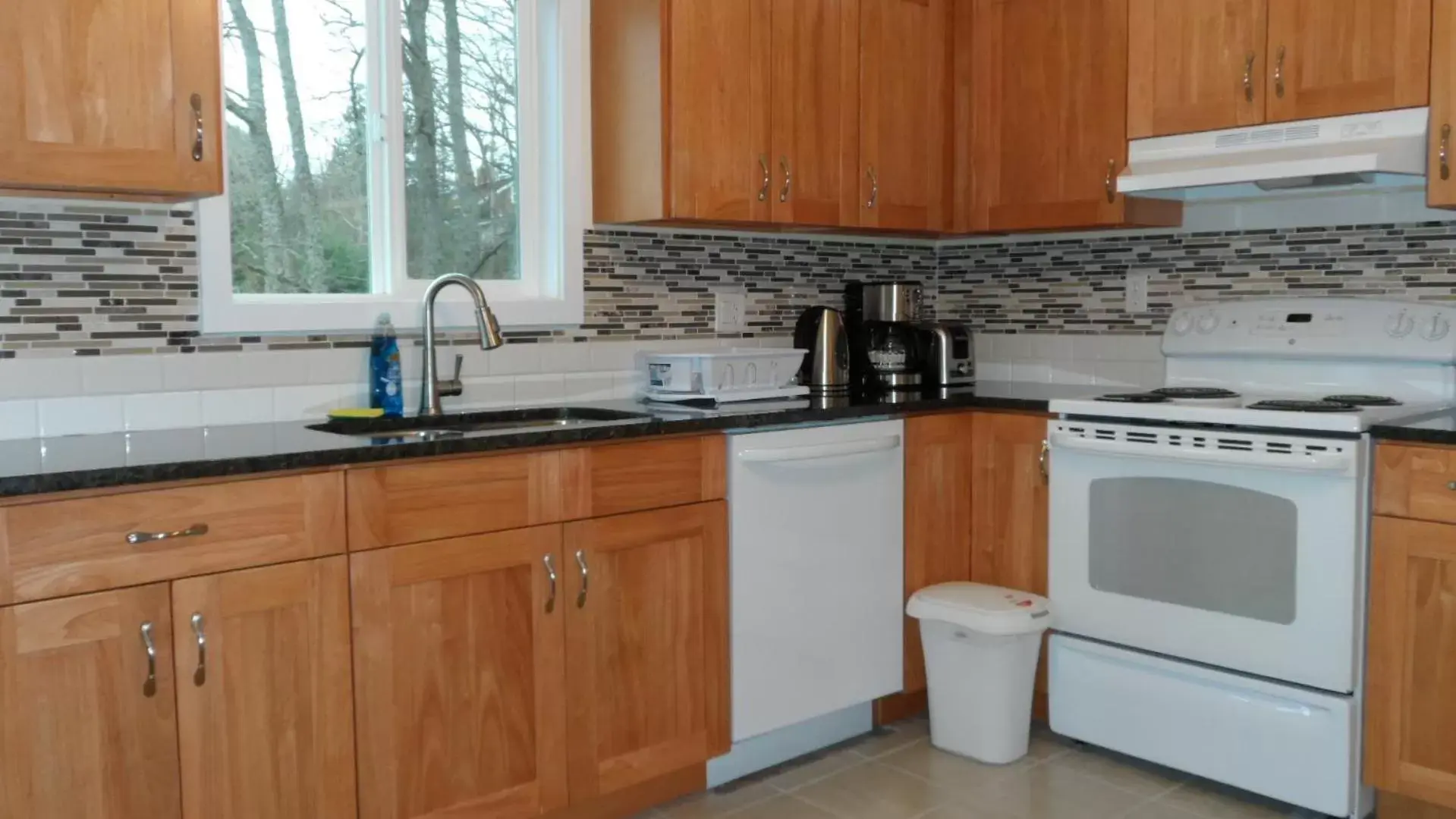 Kitchen or kitchenette, Kitchen/Kitchenette in Cherry Tree Inn