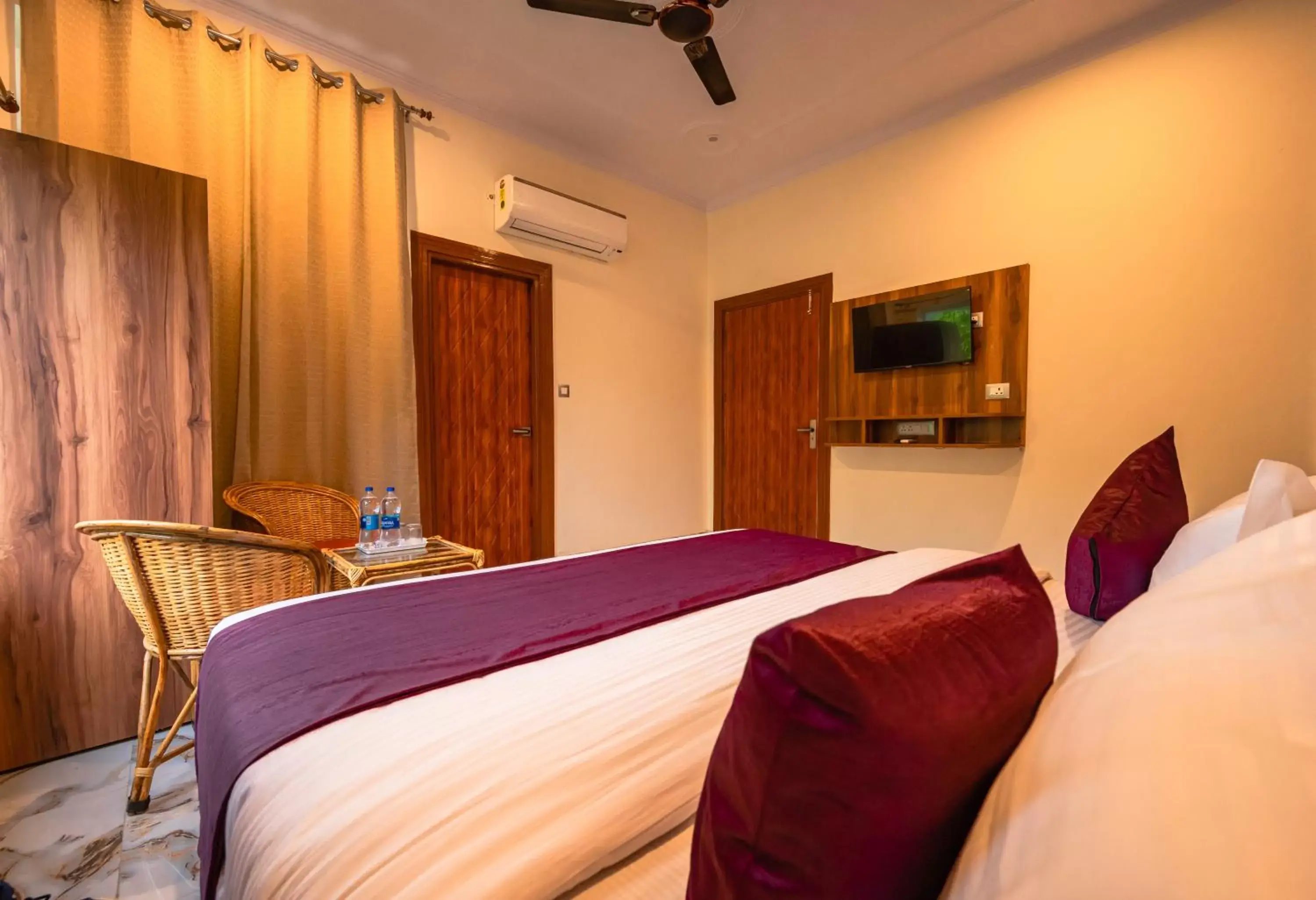 Bed in Hotel Rishikesh Grand by Kool Stays Bed in Hotel Rishikesh Grand by Kool Stays