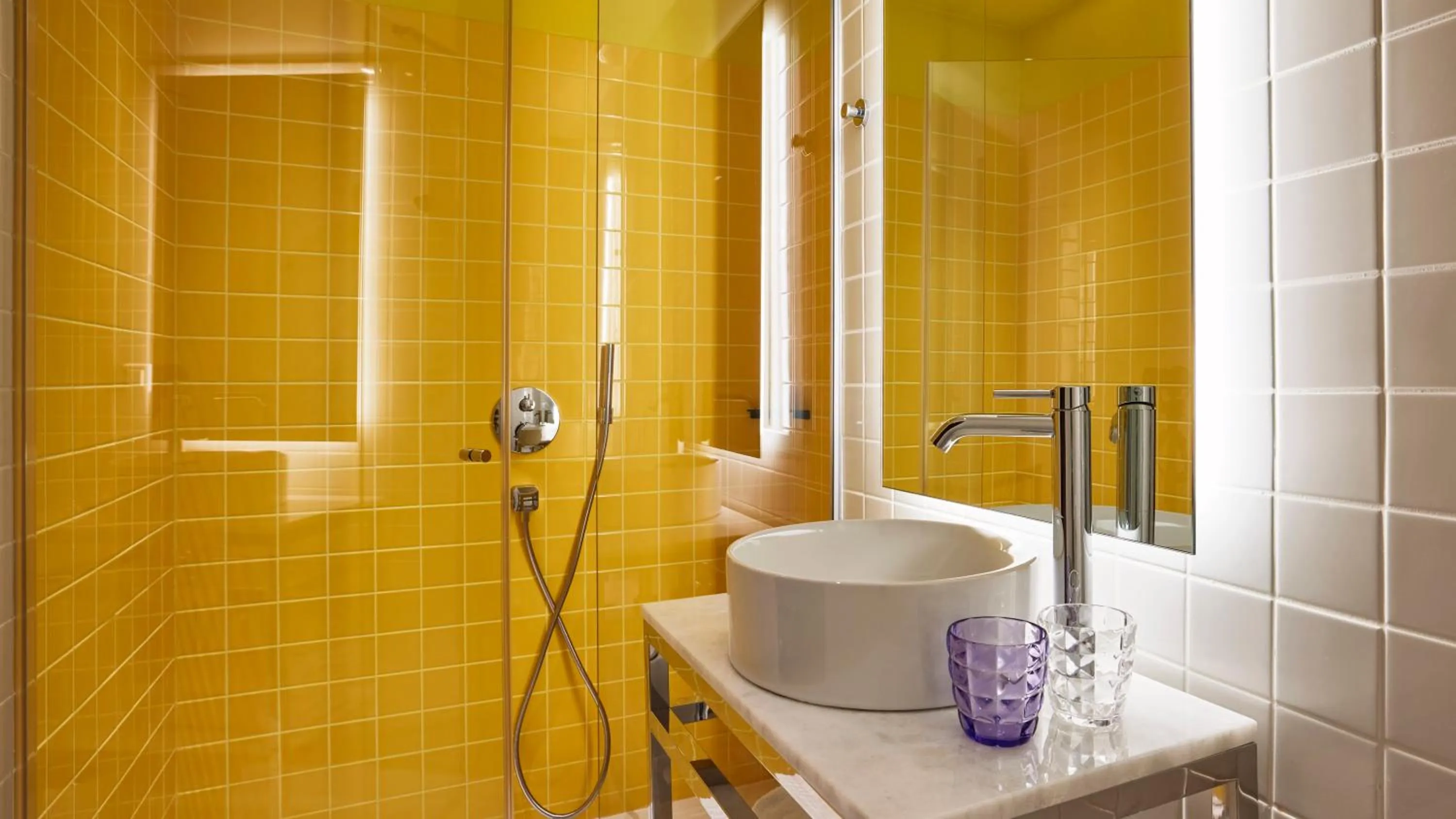 Bathroom in Mama Shelter Paris La Défense