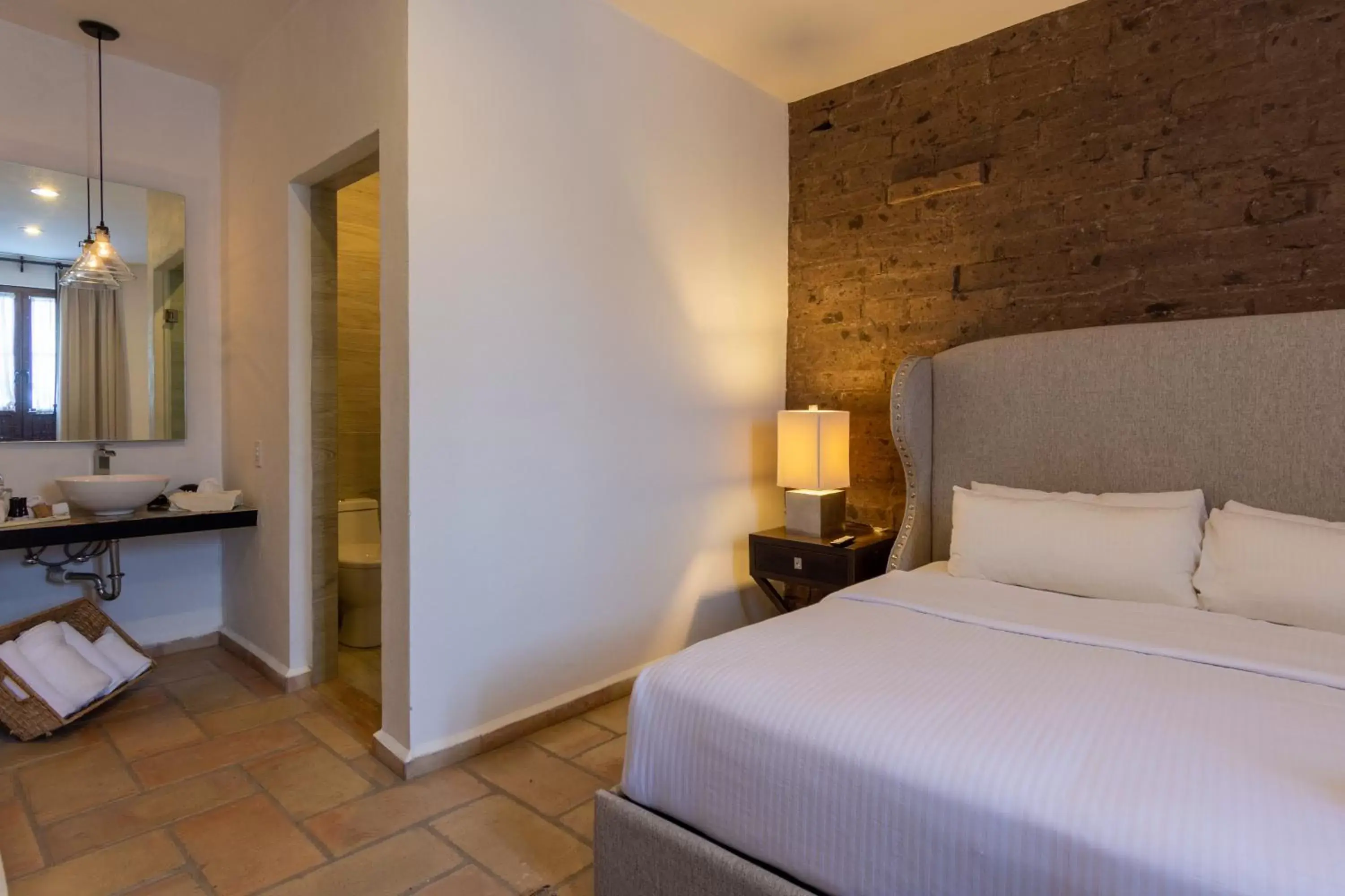 Bathroom, Bed in Hotel Hacienda San Cristóbal