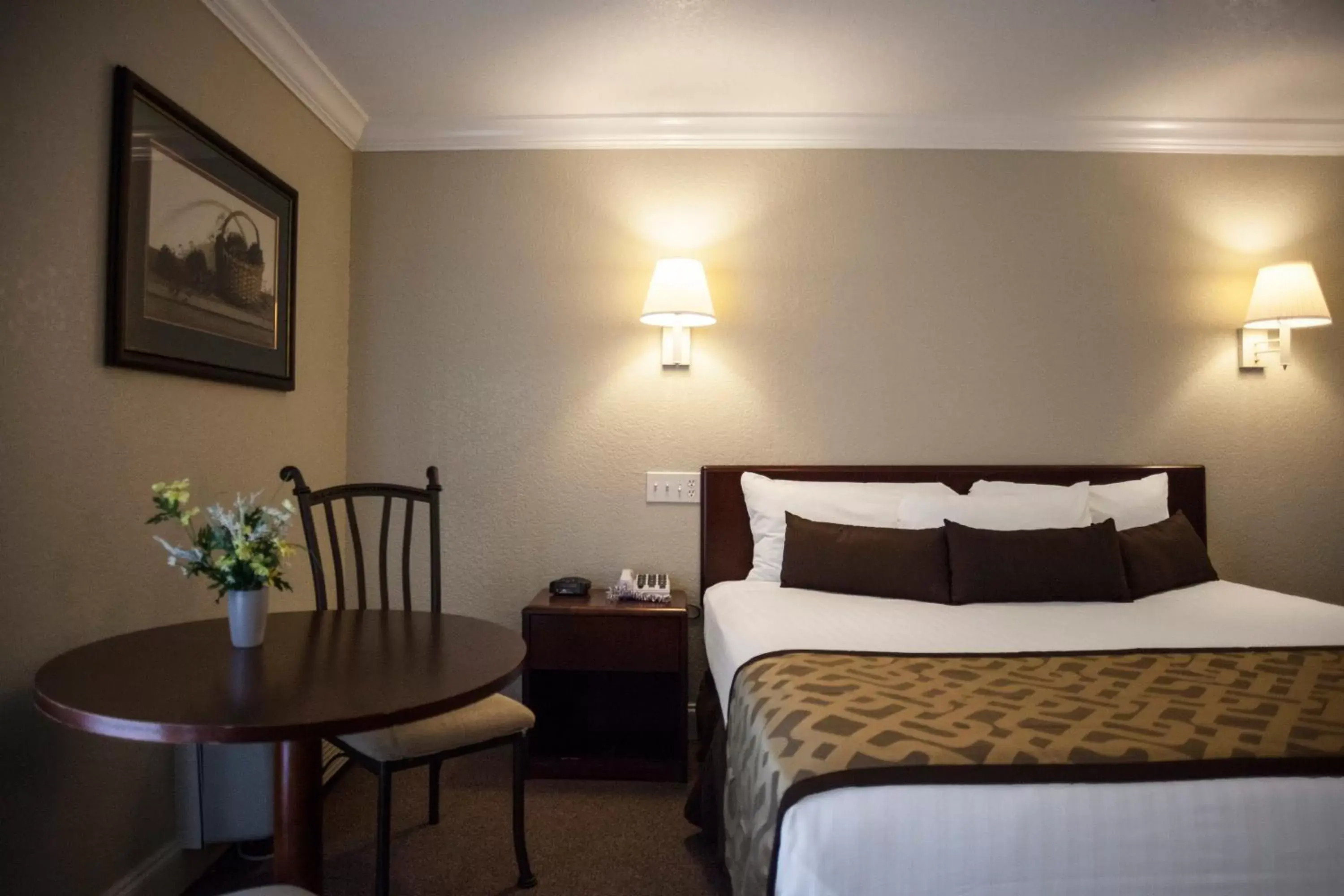 Bed in Reagan Resorts Inn