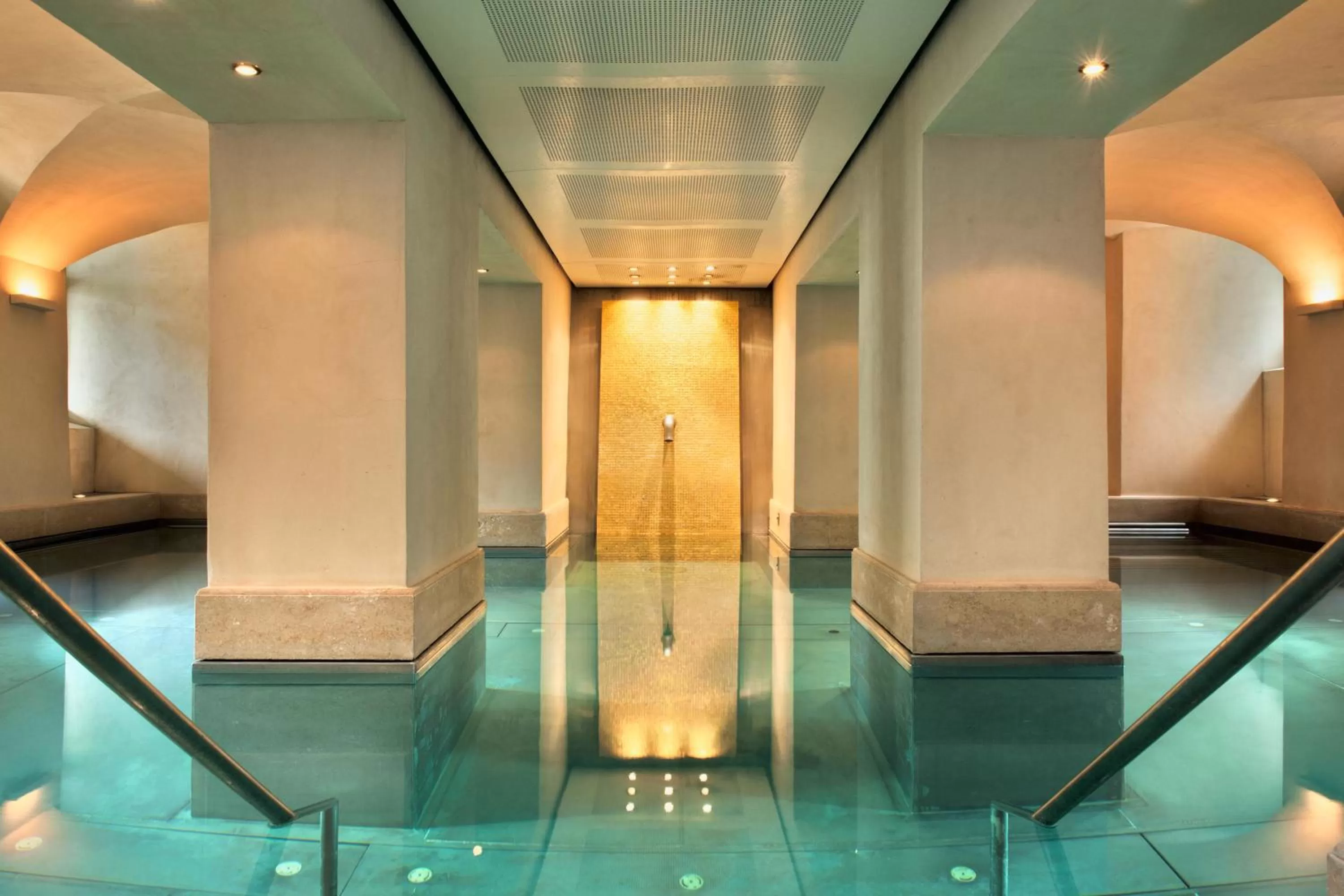 Swimming pool in Limmathof Baden - Historisches Haus & Spa