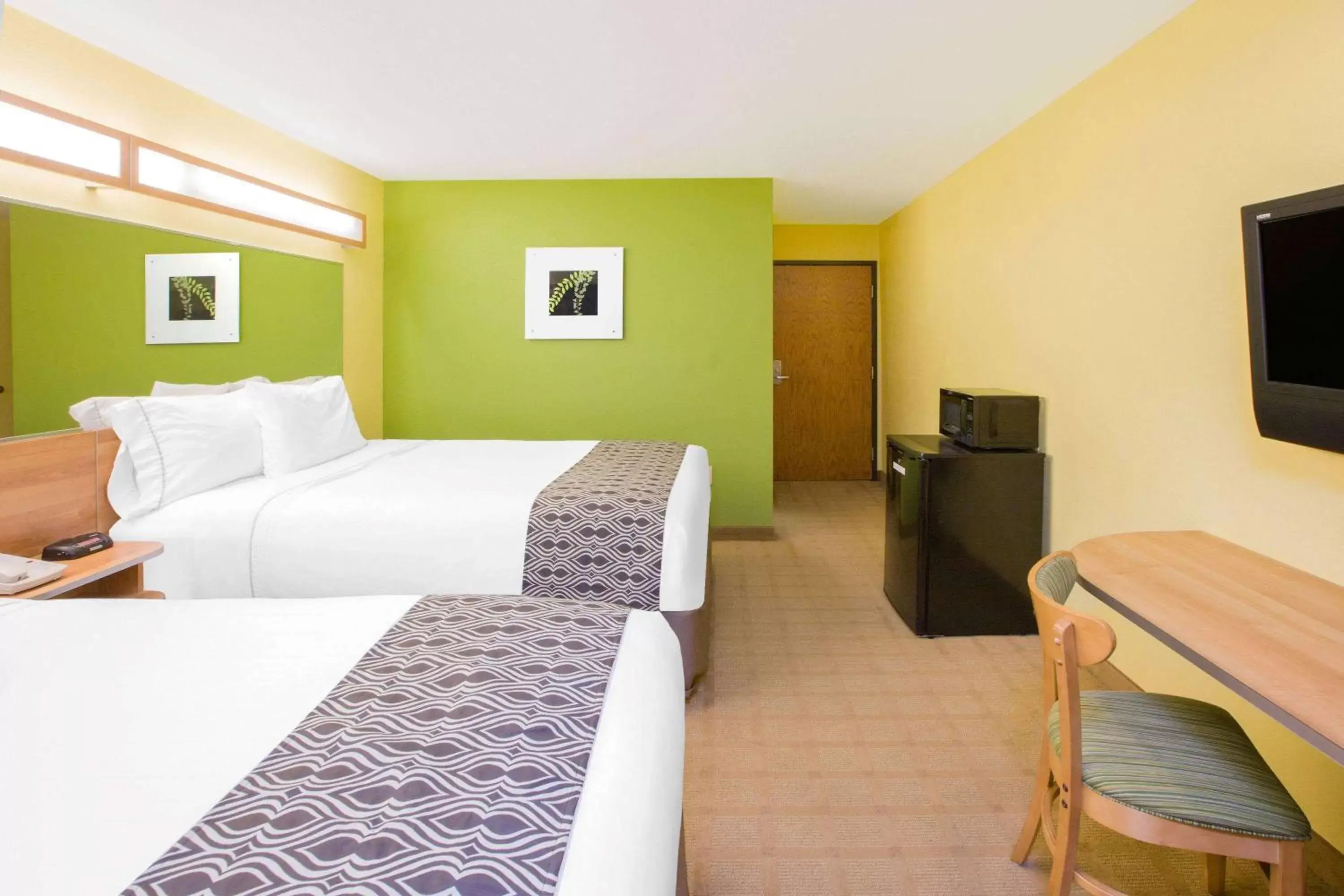 Photo of the whole room, Bed in Microtel Inn & Suites by Wyndham Delphos
