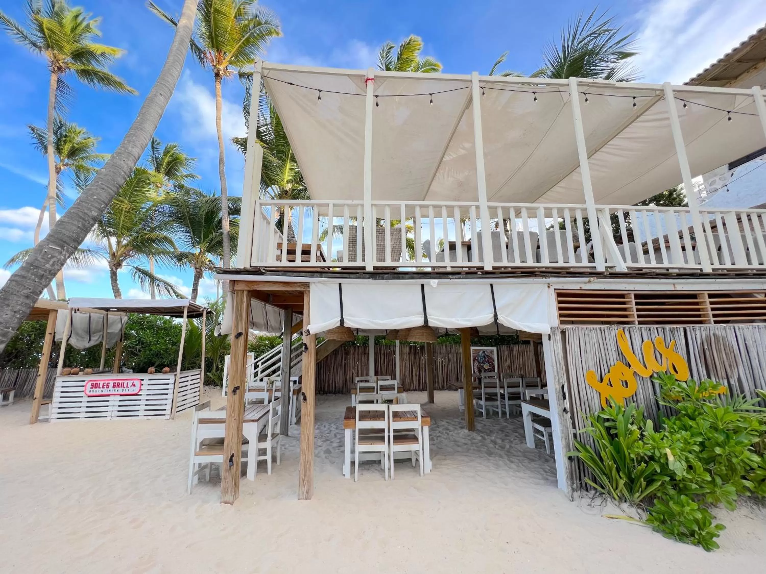 Restaurant/places to eat, Property Building in Caribbean Suites with Rooftop pool