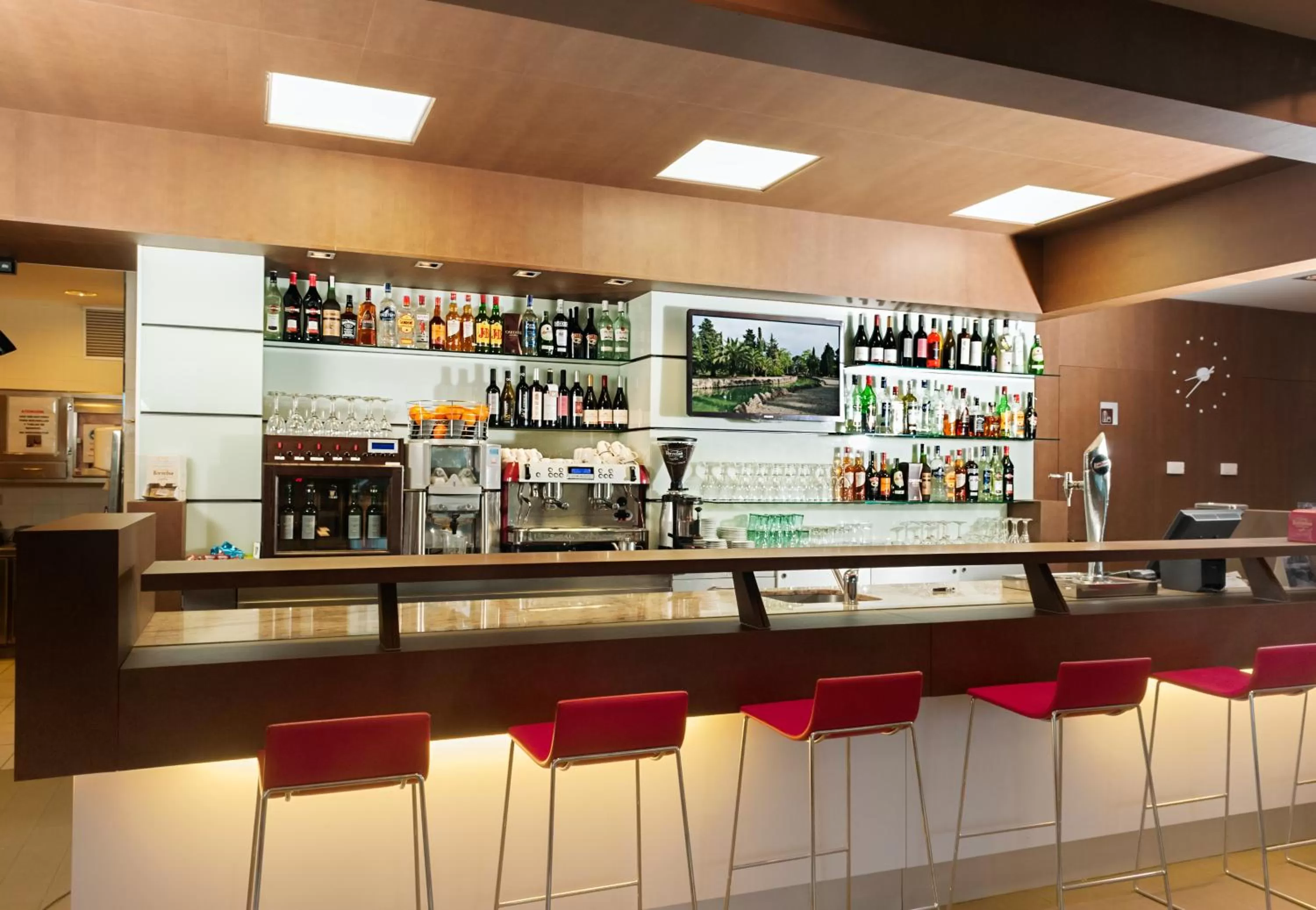 Lounge or bar in Ibis Lleida