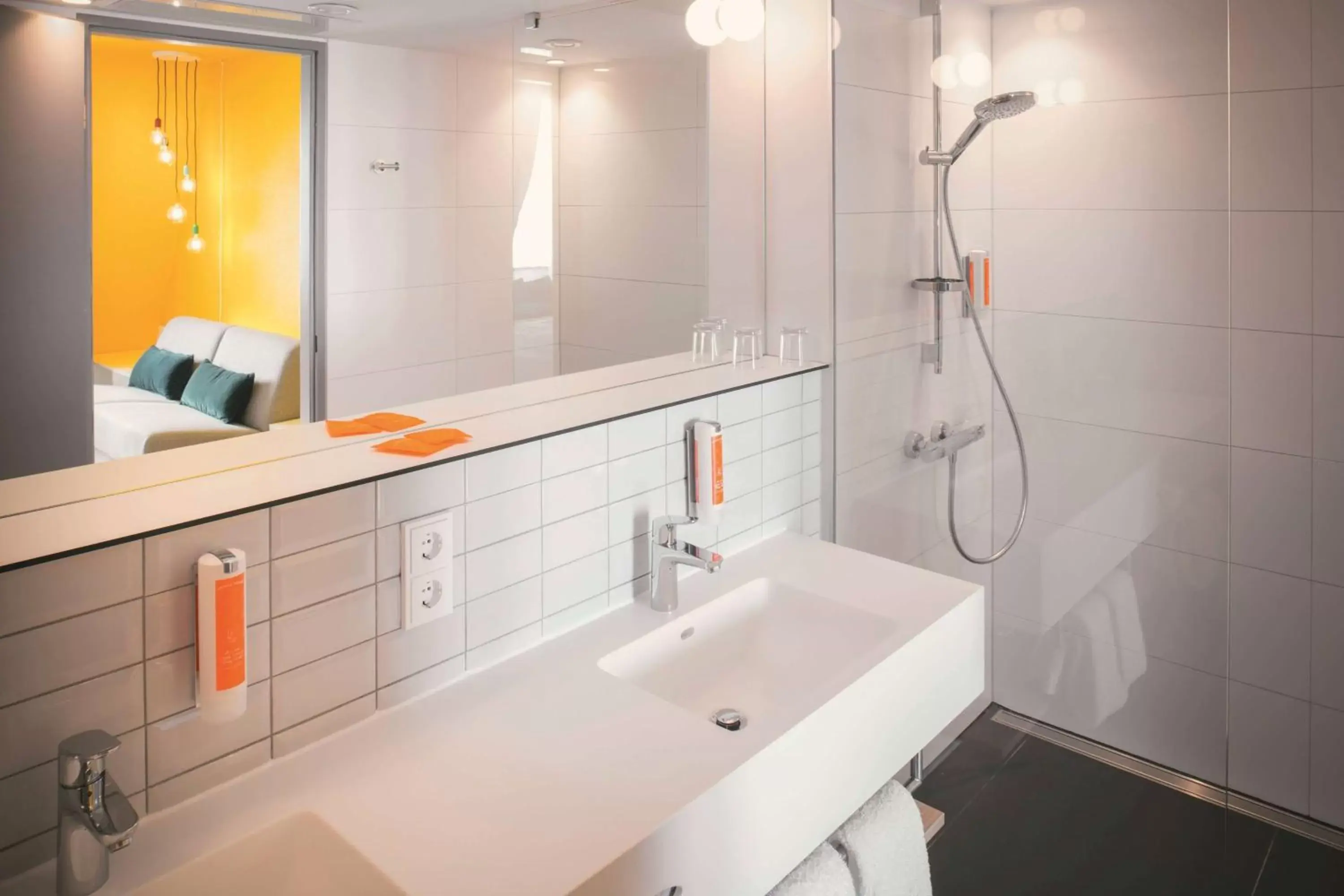 TV and multimedia, Bathroom in Vienna House Easy by Wyndham Leipzig