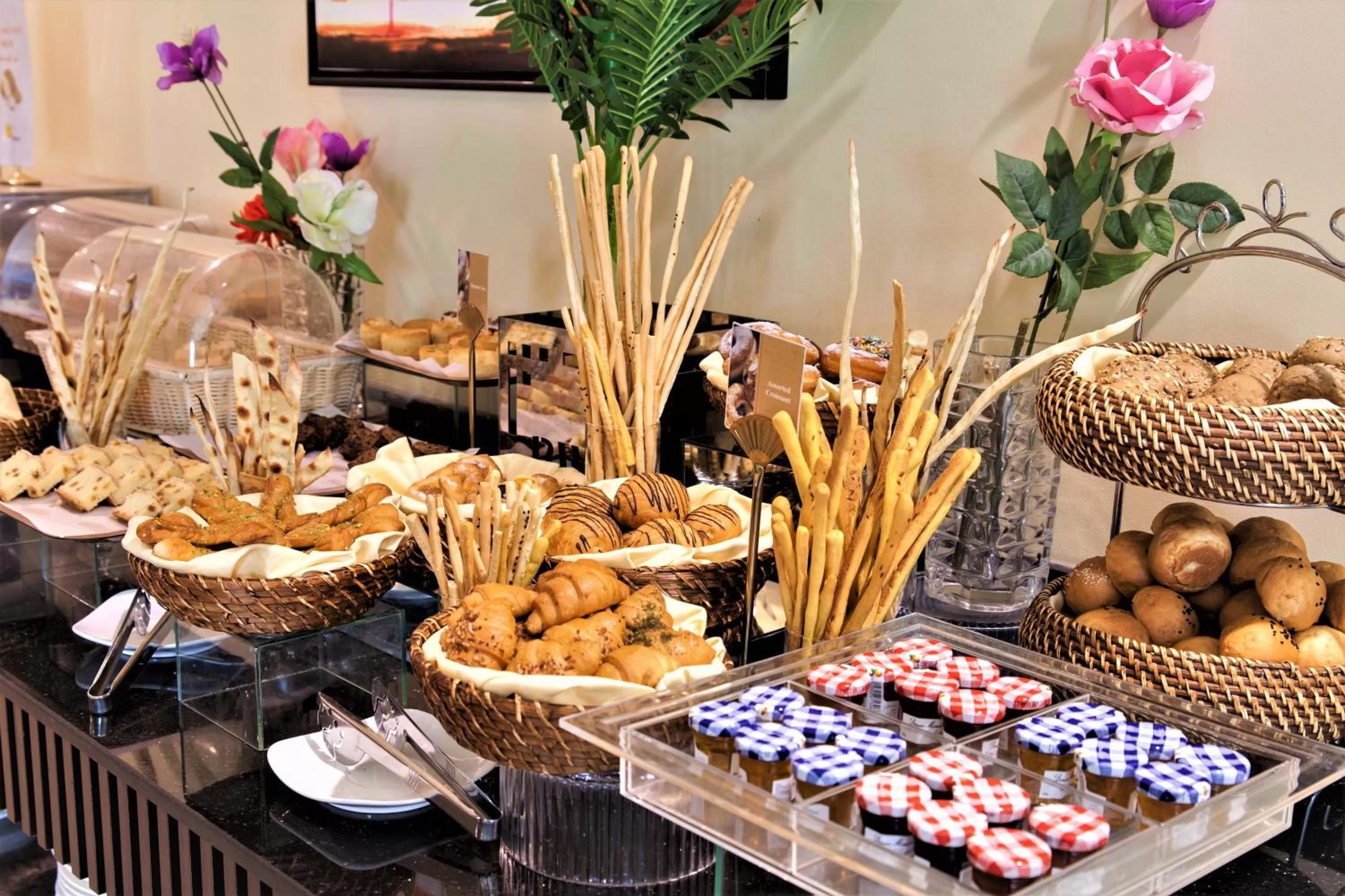 Restaurant/places to eat in Best Western Plus Salmiya