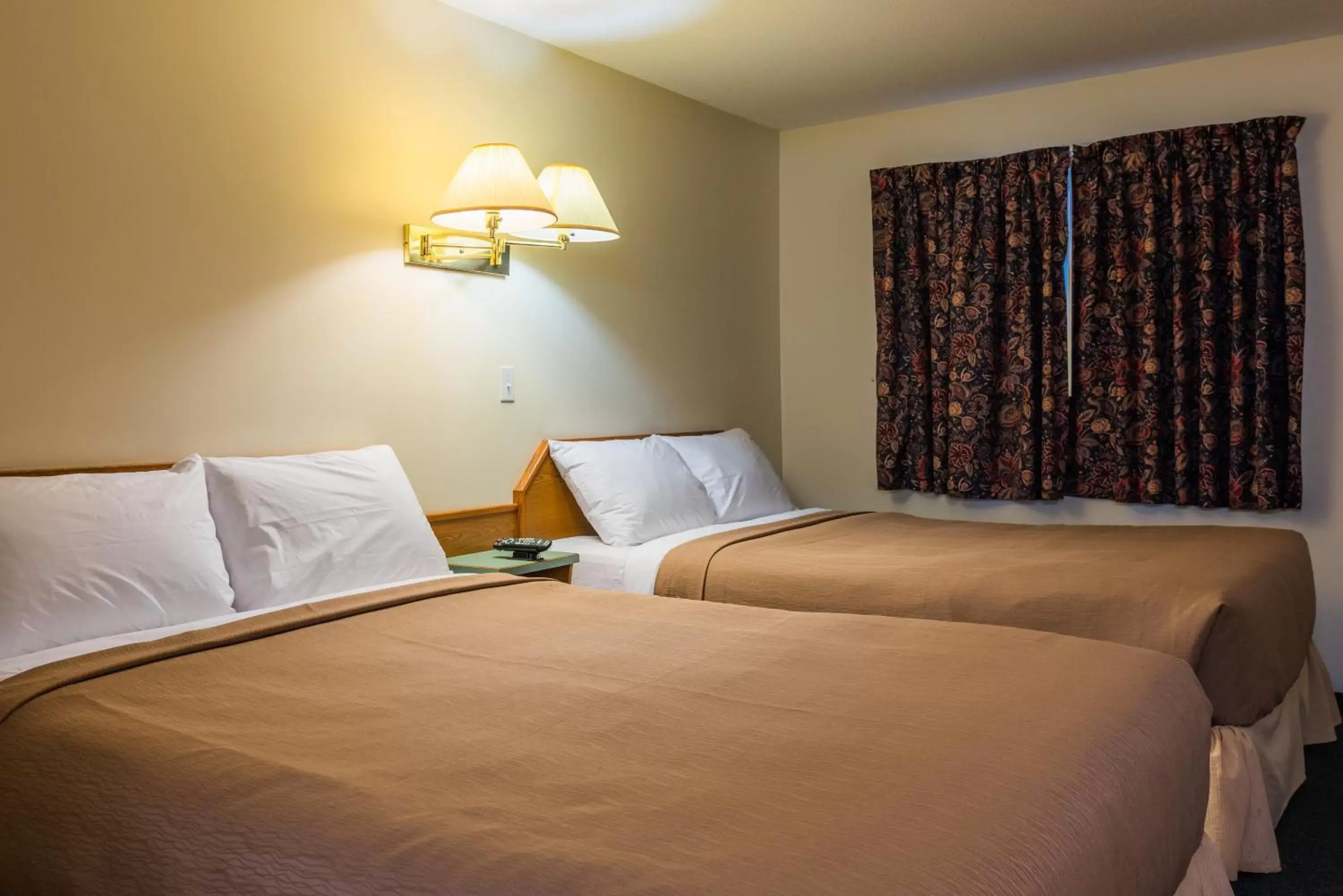 Bedroom, Bed in The Ranchland Inn Kamloops