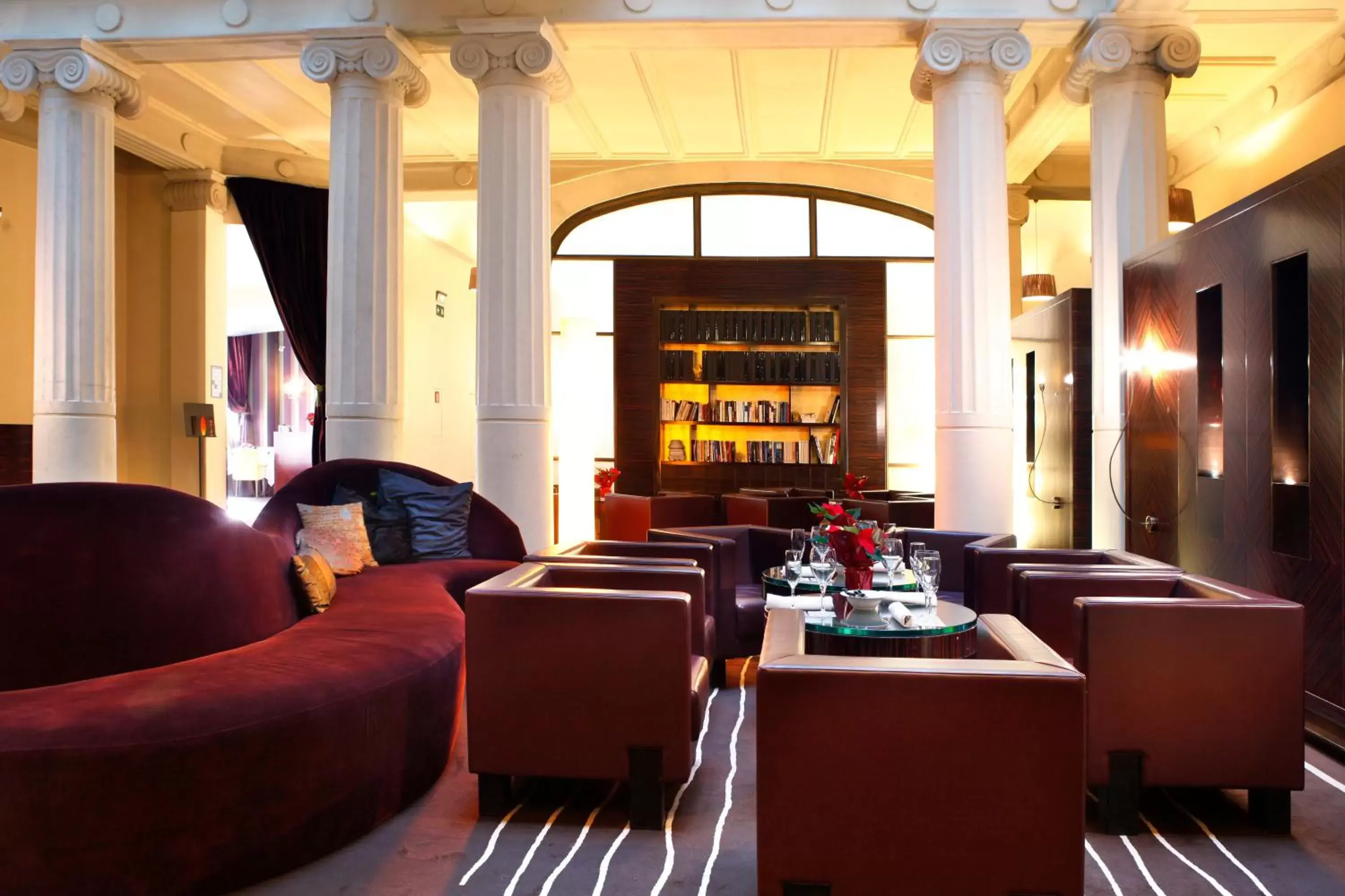 Lobby or reception, Restaurant/Places to Eat in Hotel Casa Fuster G.L Monumento