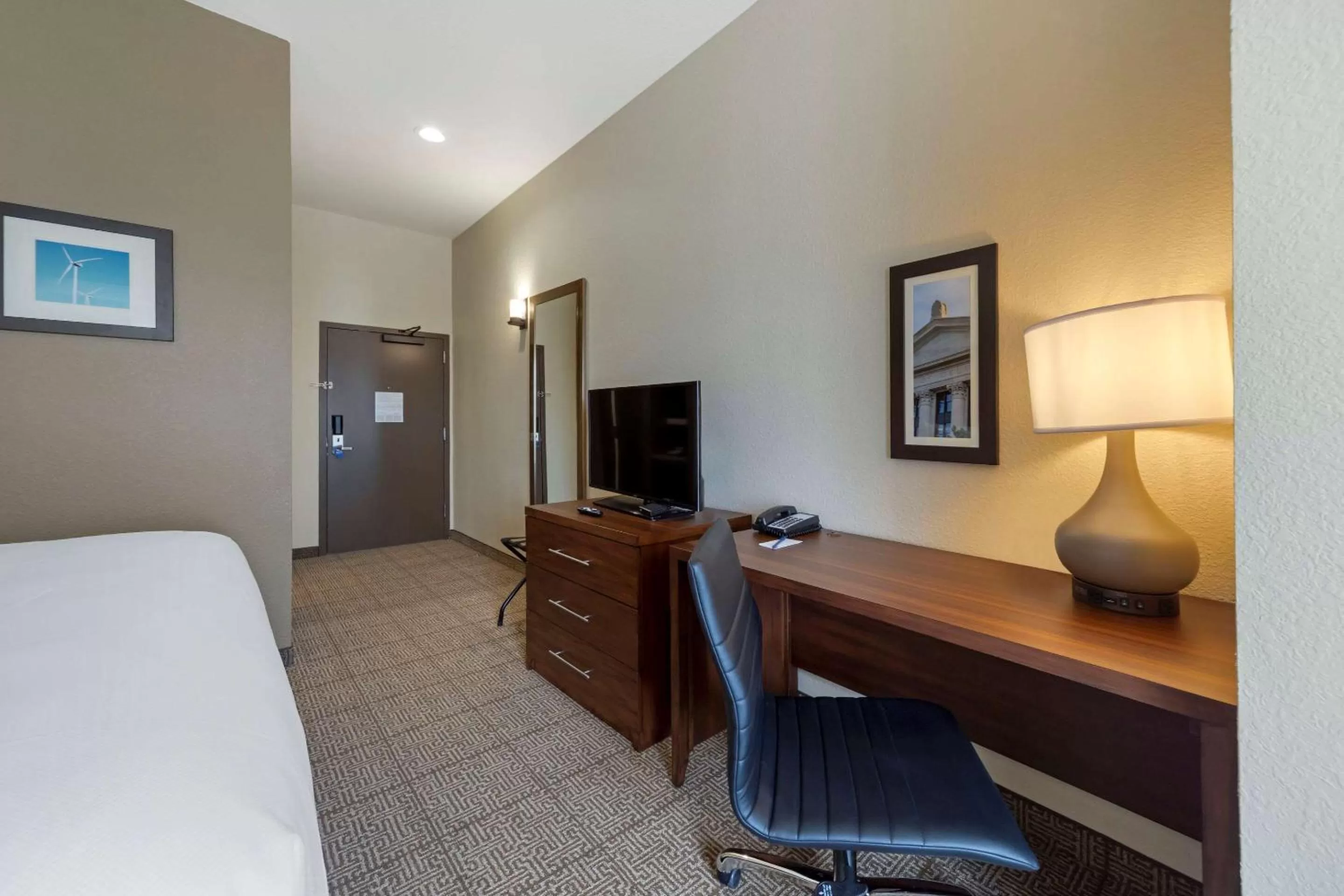 Photo of the whole room, Bed in Comfort Inn & Suites Harrah