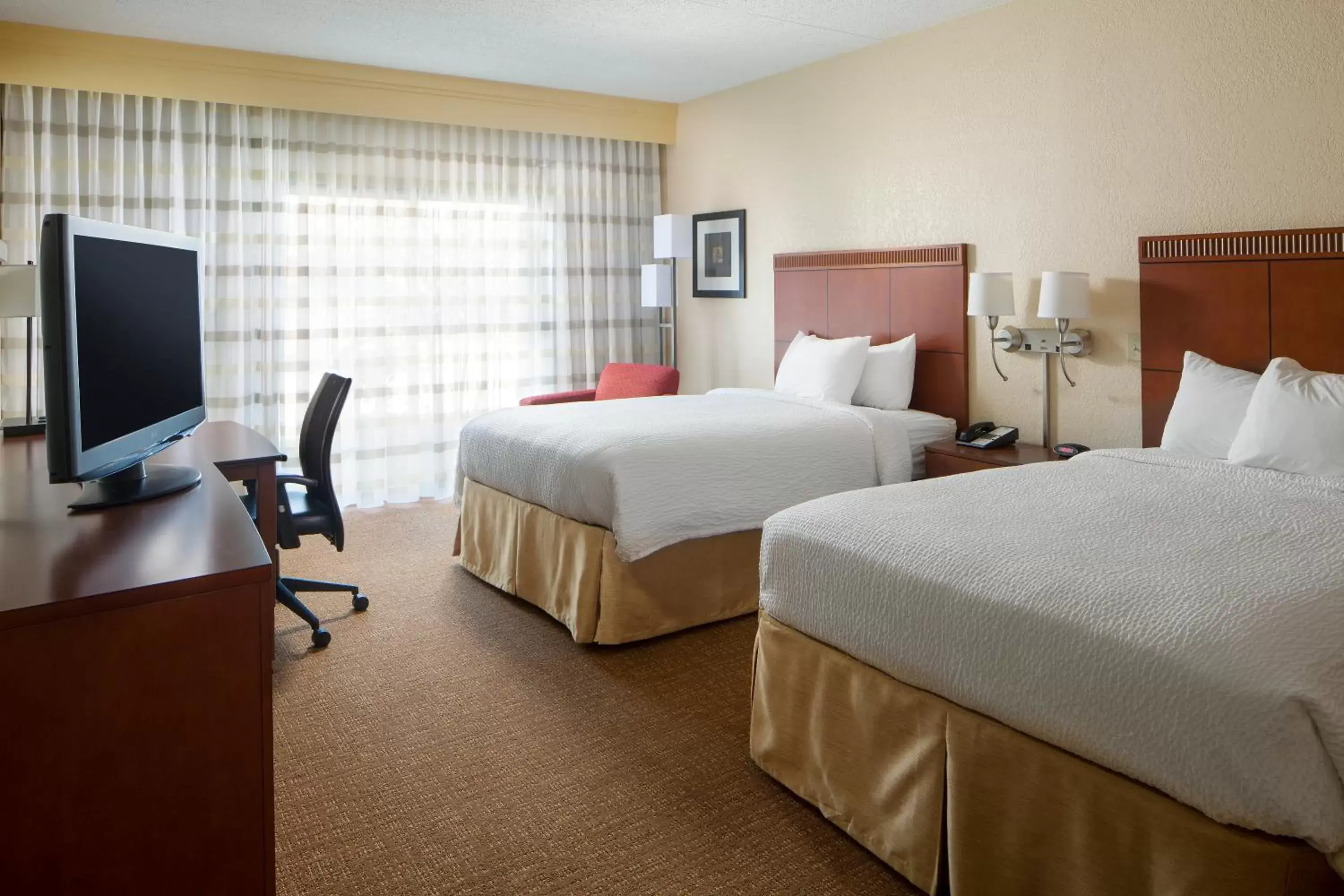 Photo of the whole room, Bed in Courtyard by Marriott Little Rock West