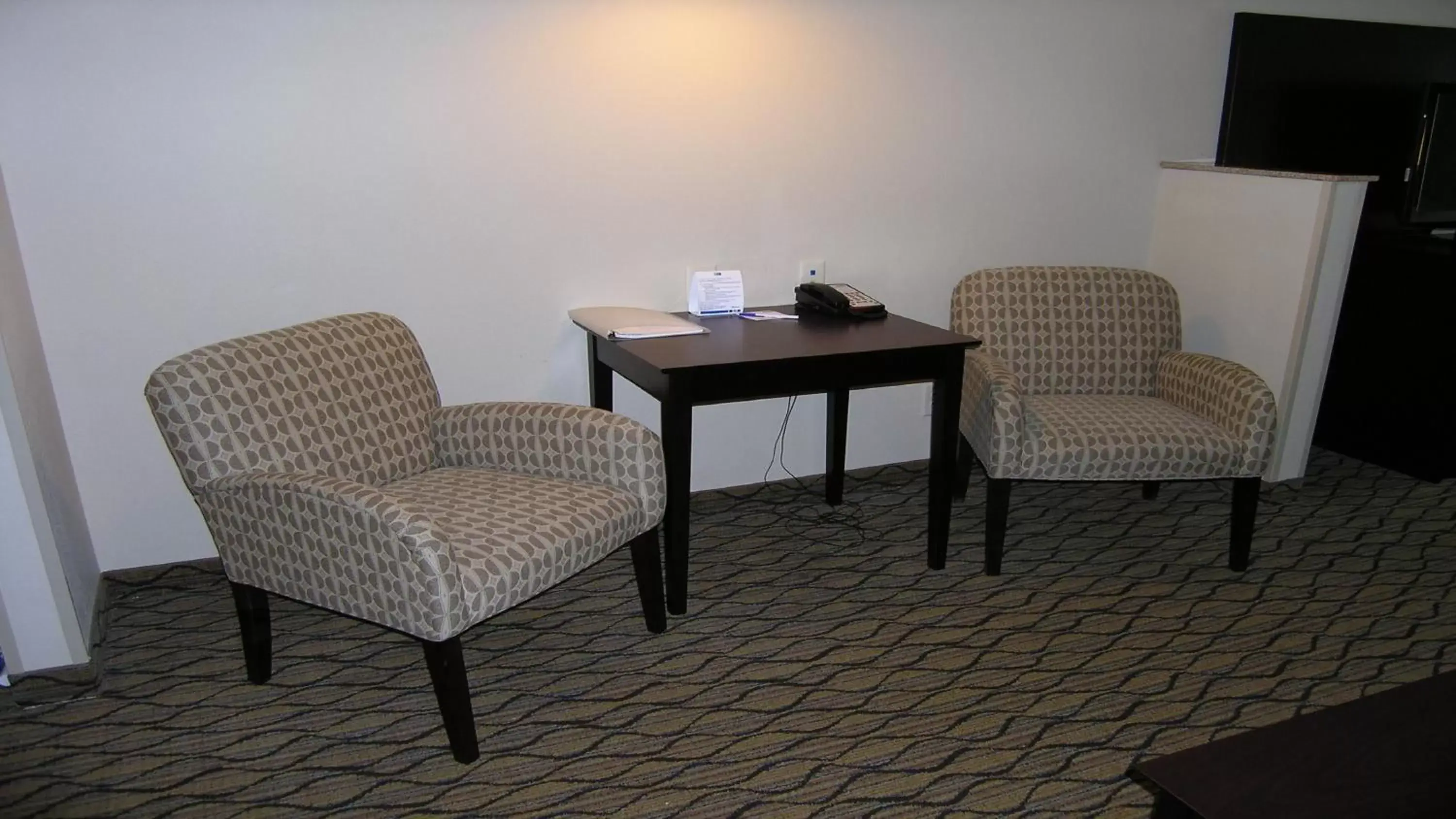 Photo of the whole room, Seating Area in Holiday Inn Express & Suites Belle Vernon, an IHG Hotel