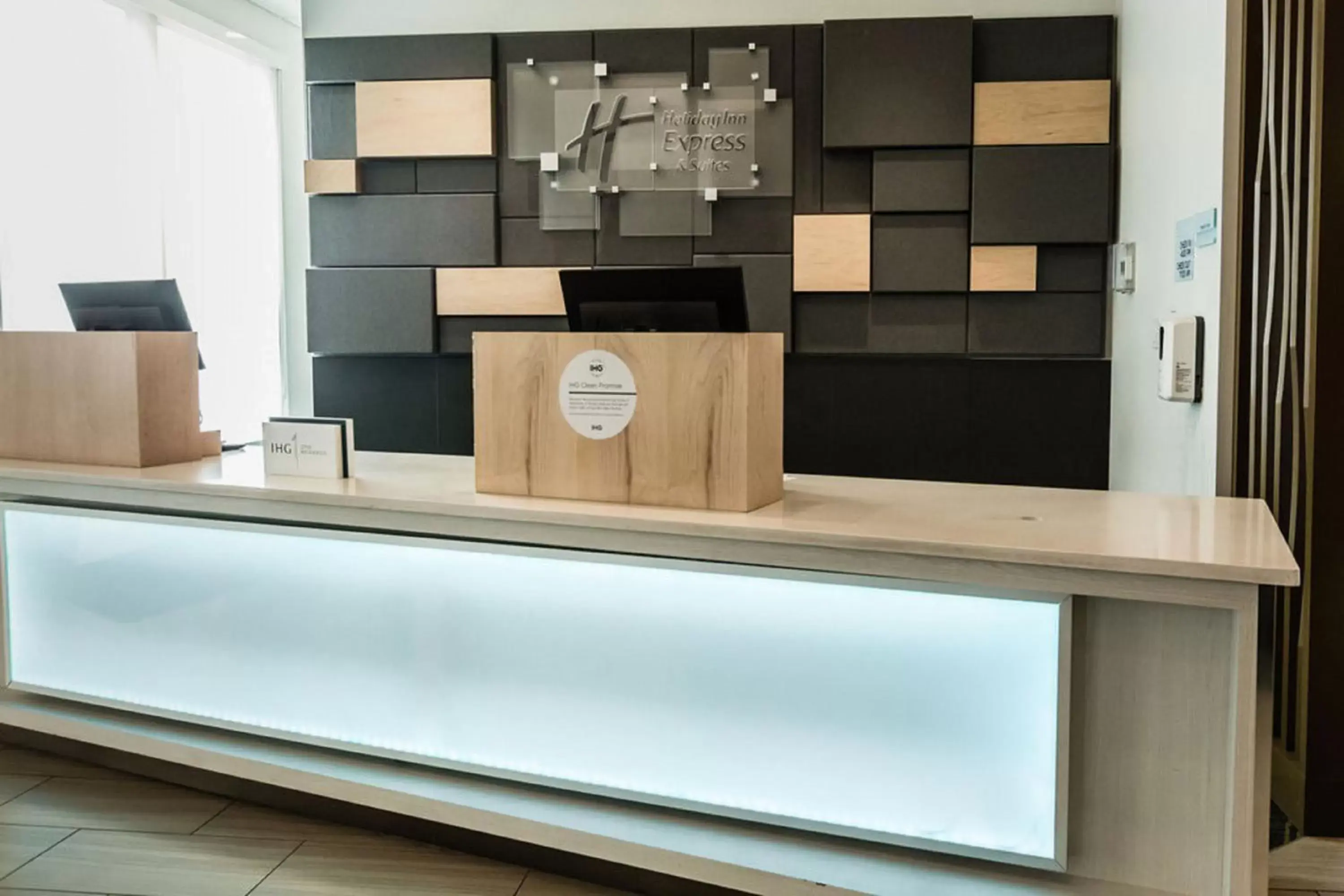 Property building in Holiday Inn Express & Suites Edmonton N - St Albert by IHG Property building in Holiday Inn Express & Suites Edmonton N - St Albert by IHG