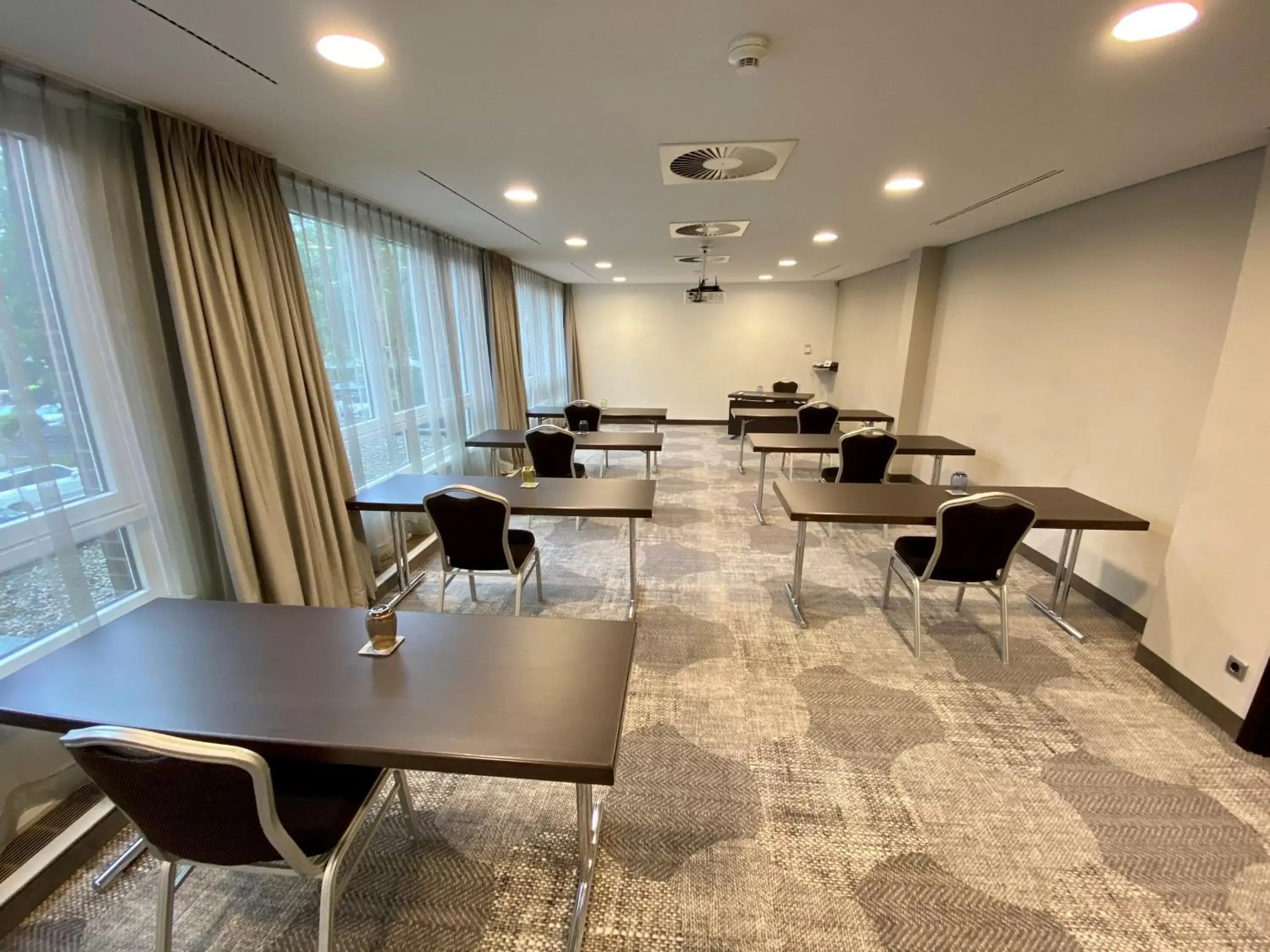 Meeting/conference room in Crowne Plaza Hamburg-City Alster, an IHG Hotel