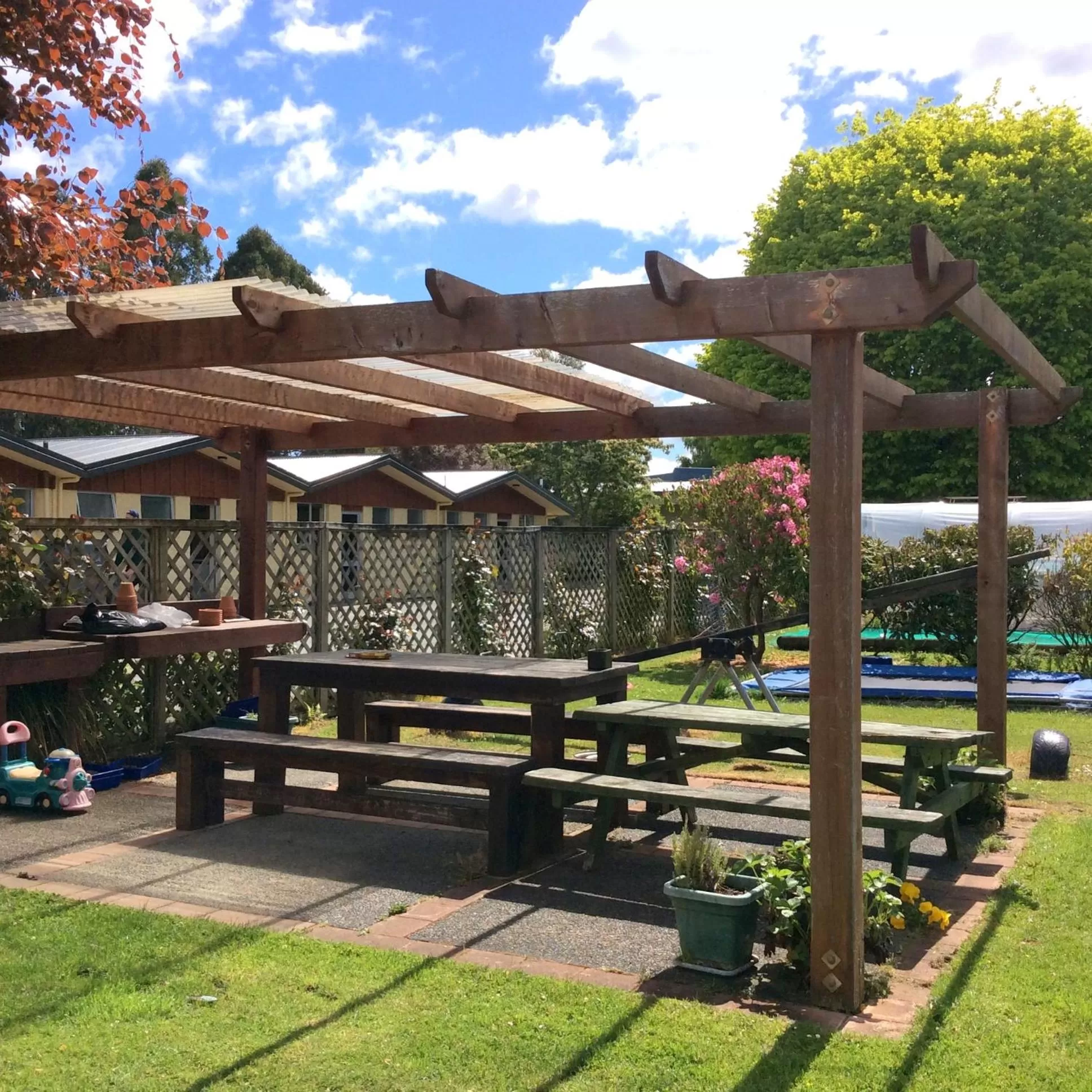 Garden in Alpine View Motel