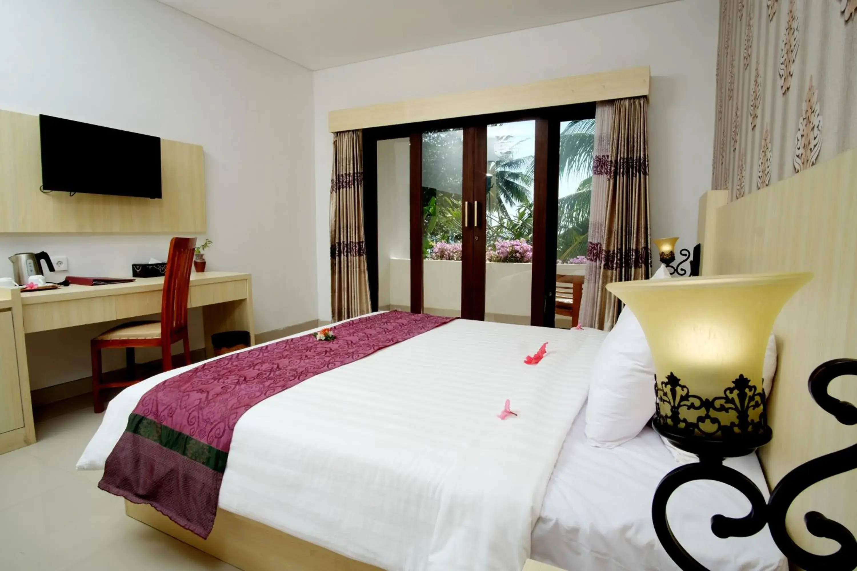 Bed in Puri Saron Senggigi Hotel