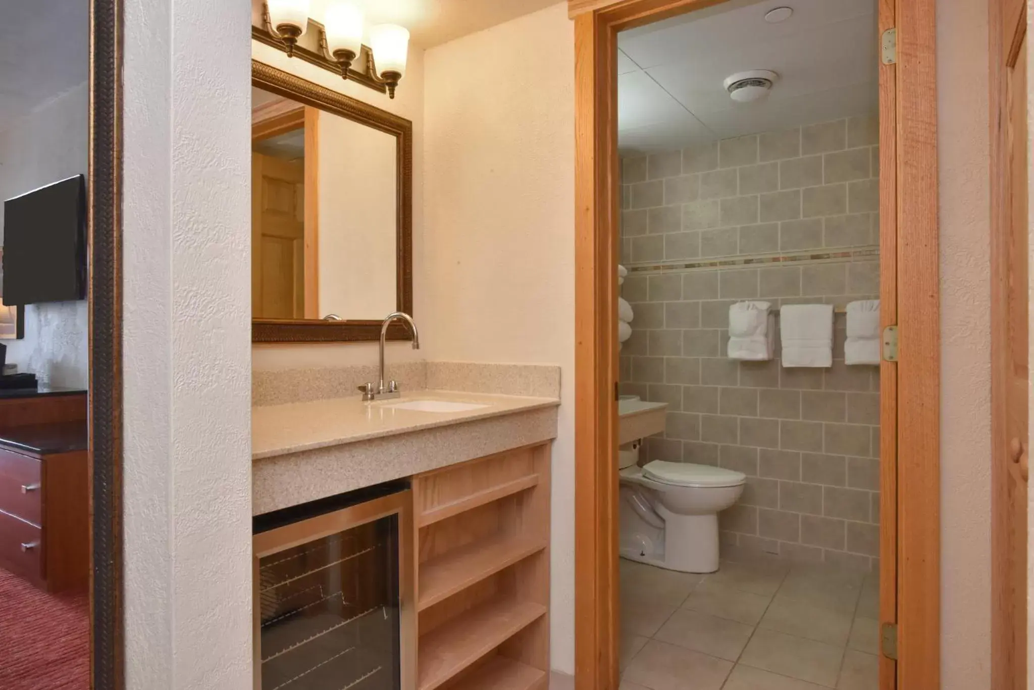 Bedroom, Bathroom in Slopeside Hotel by Seven Springs Resort