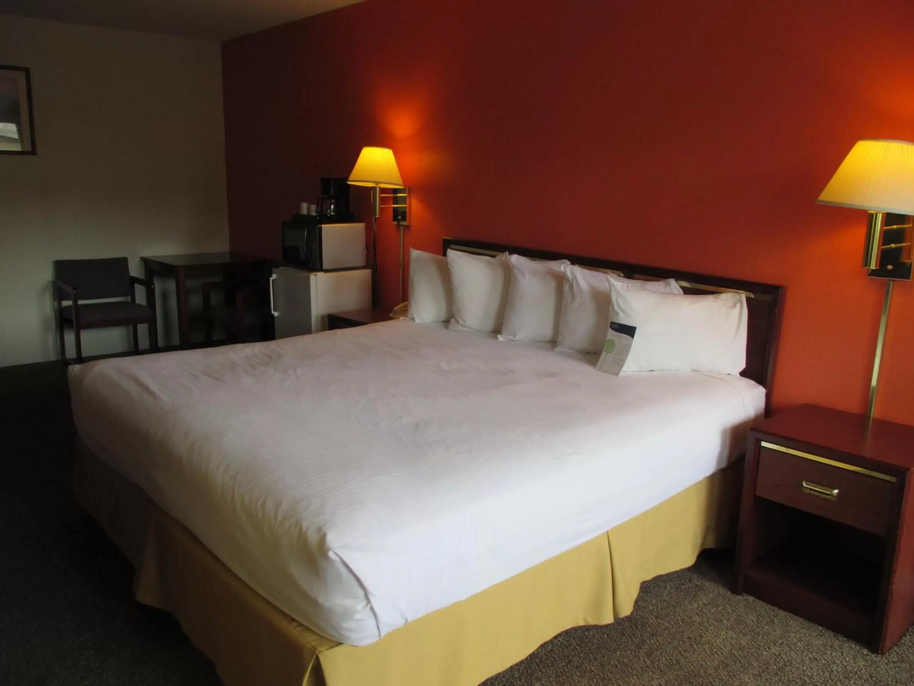 Bedroom, Bed in Motel 6-Butte, MT - Historic City Center