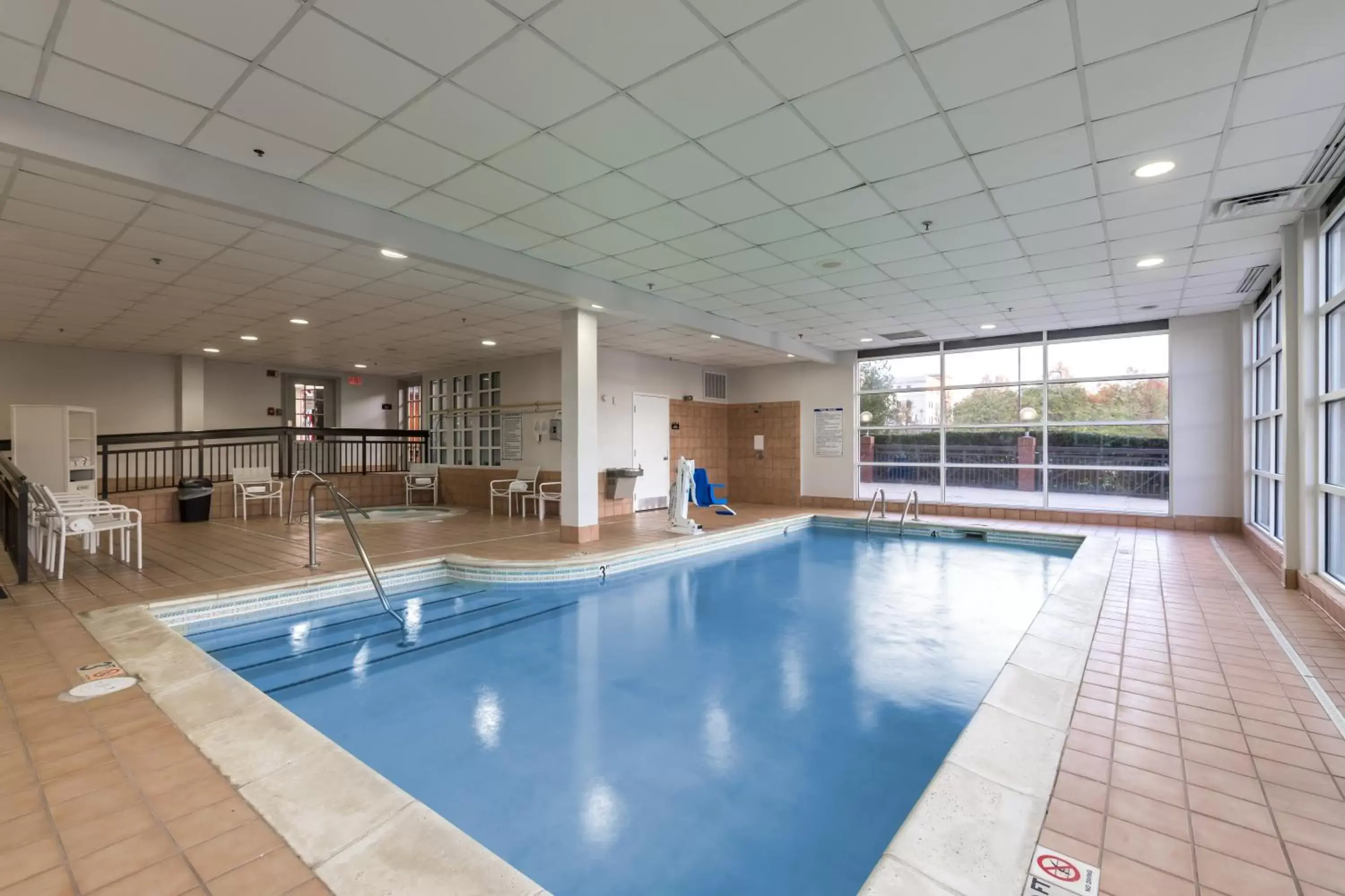 Swimming Pool in Country Inn & Suites by Radisson, Lake Norman Huntersville, NC
