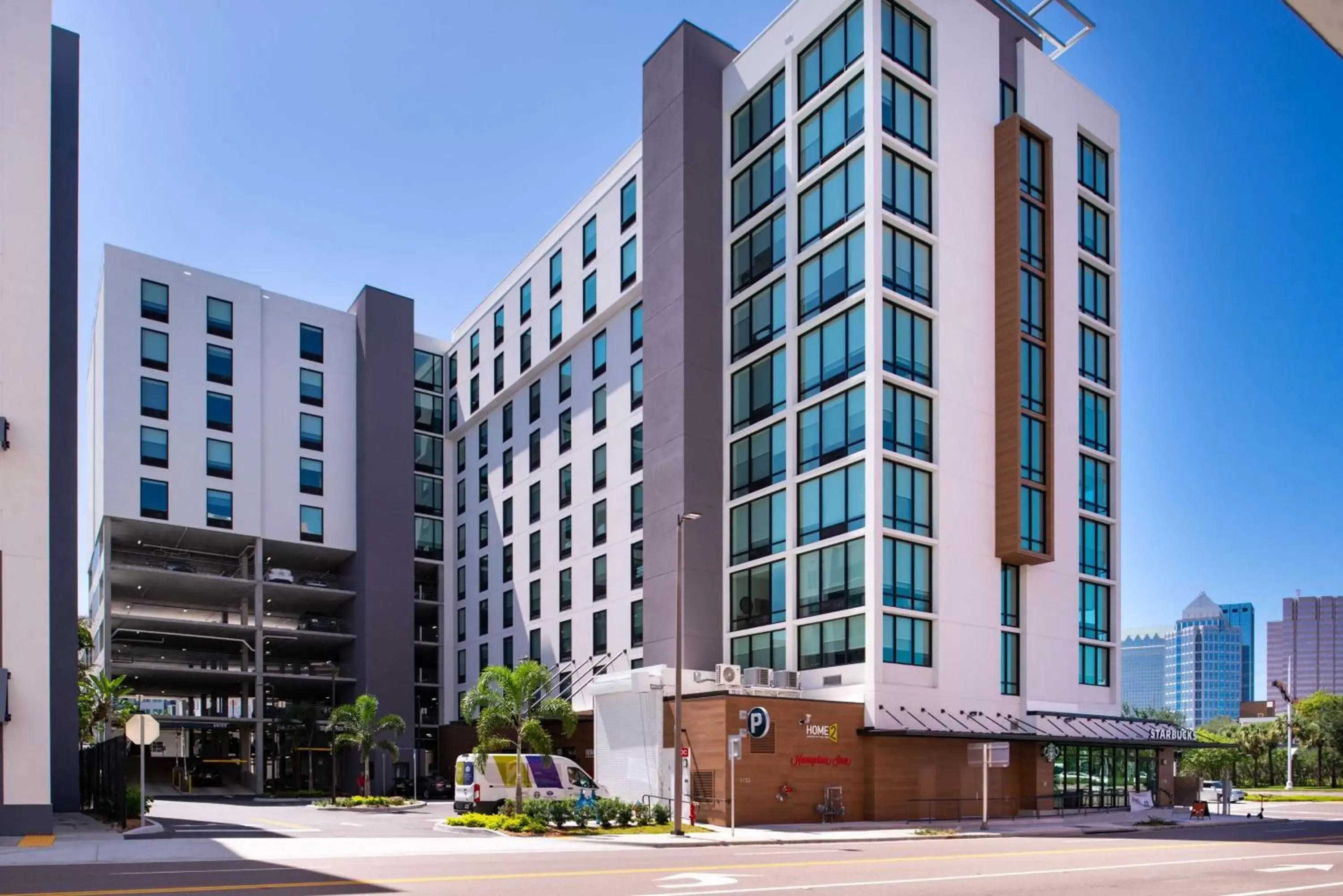 Property building in Hampton Inn Tampa Downtown Channel District Property building in Hampton Inn Tampa Downtown Channel District