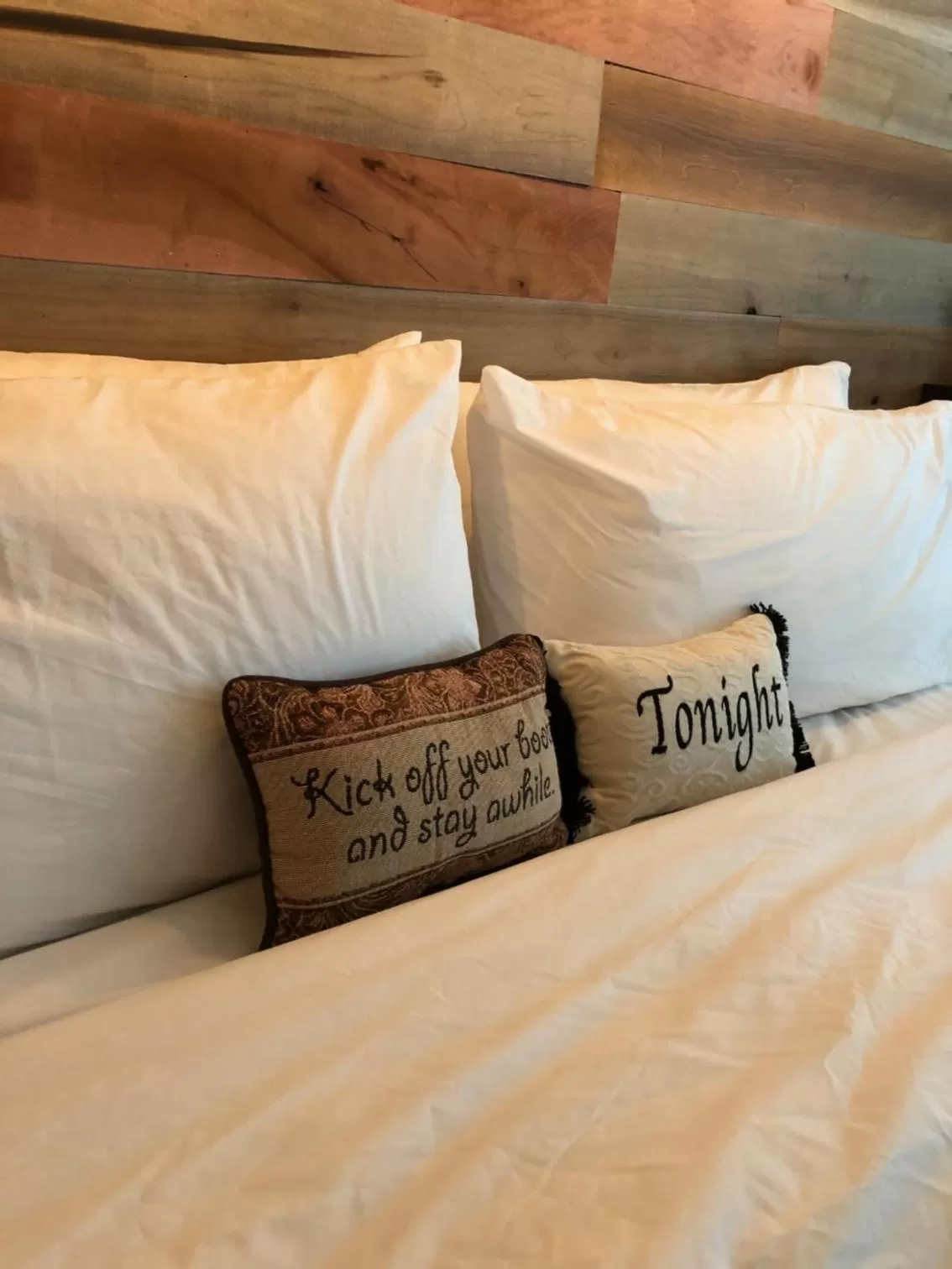 Bed in Cedar Stables Inn & Suites