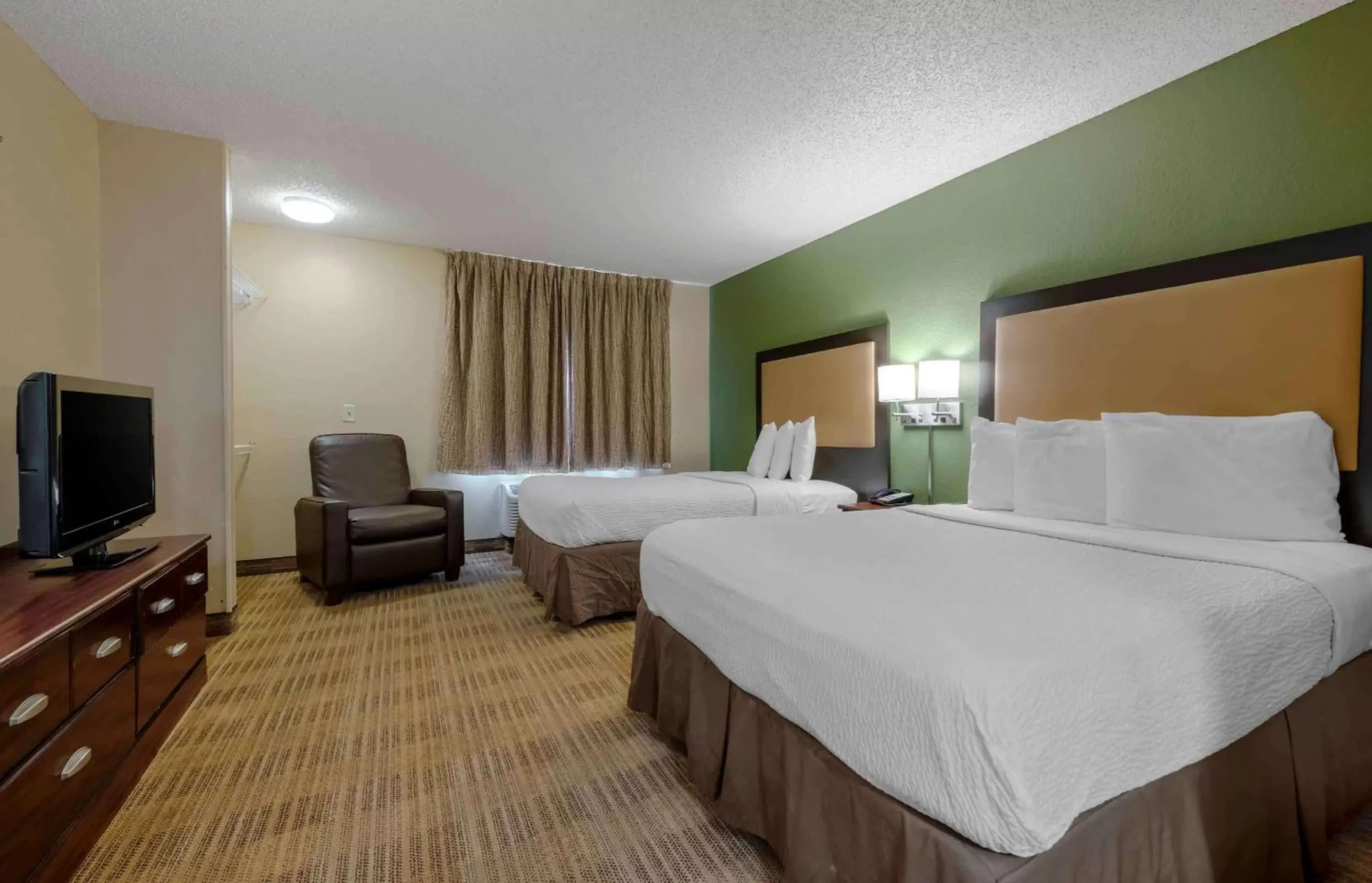 Bedroom, Bed in Extended Stay America Suites - Orlando - Convention Ctr - Sports Complex