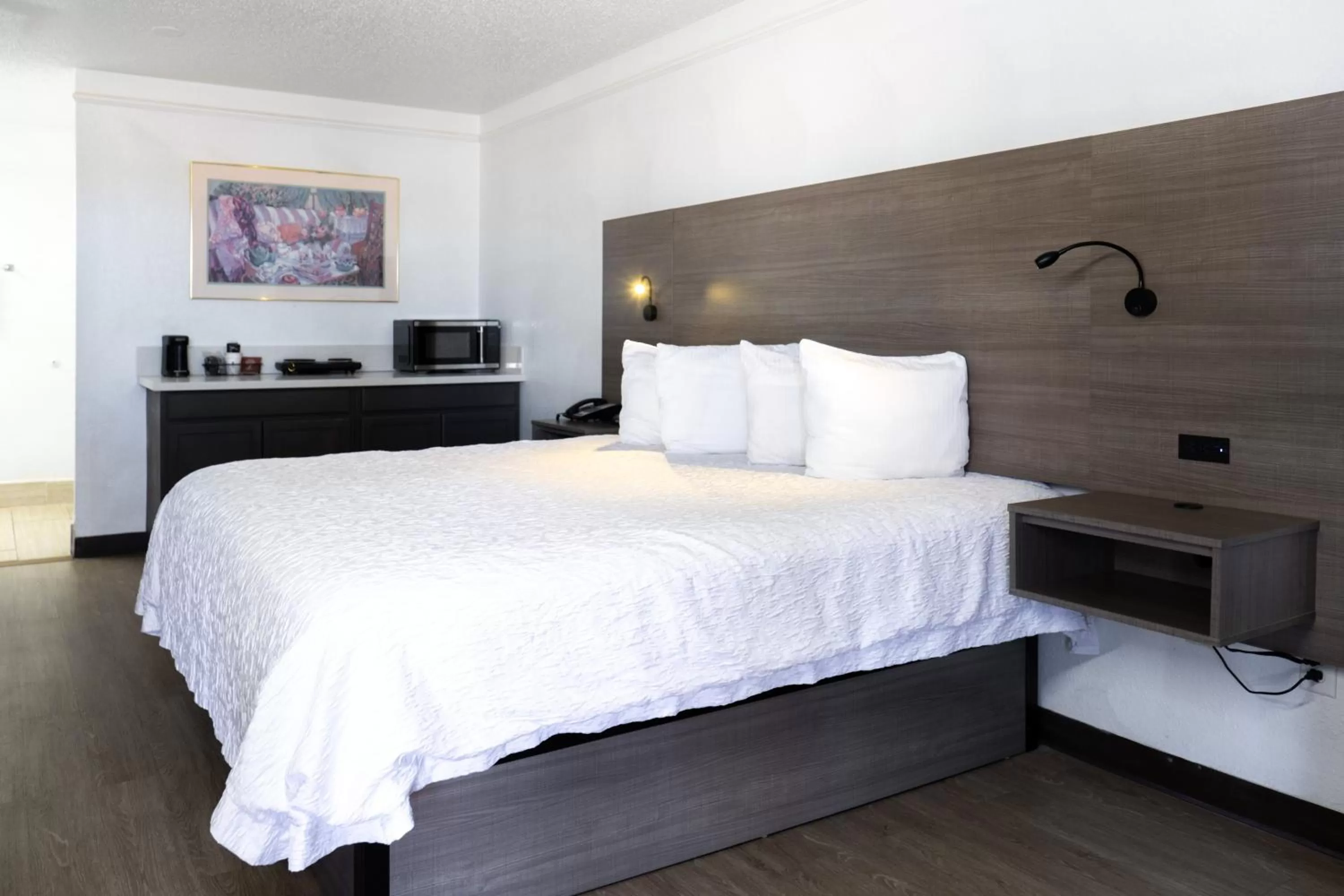 Bed in BAYMONT BY WYNDHAM