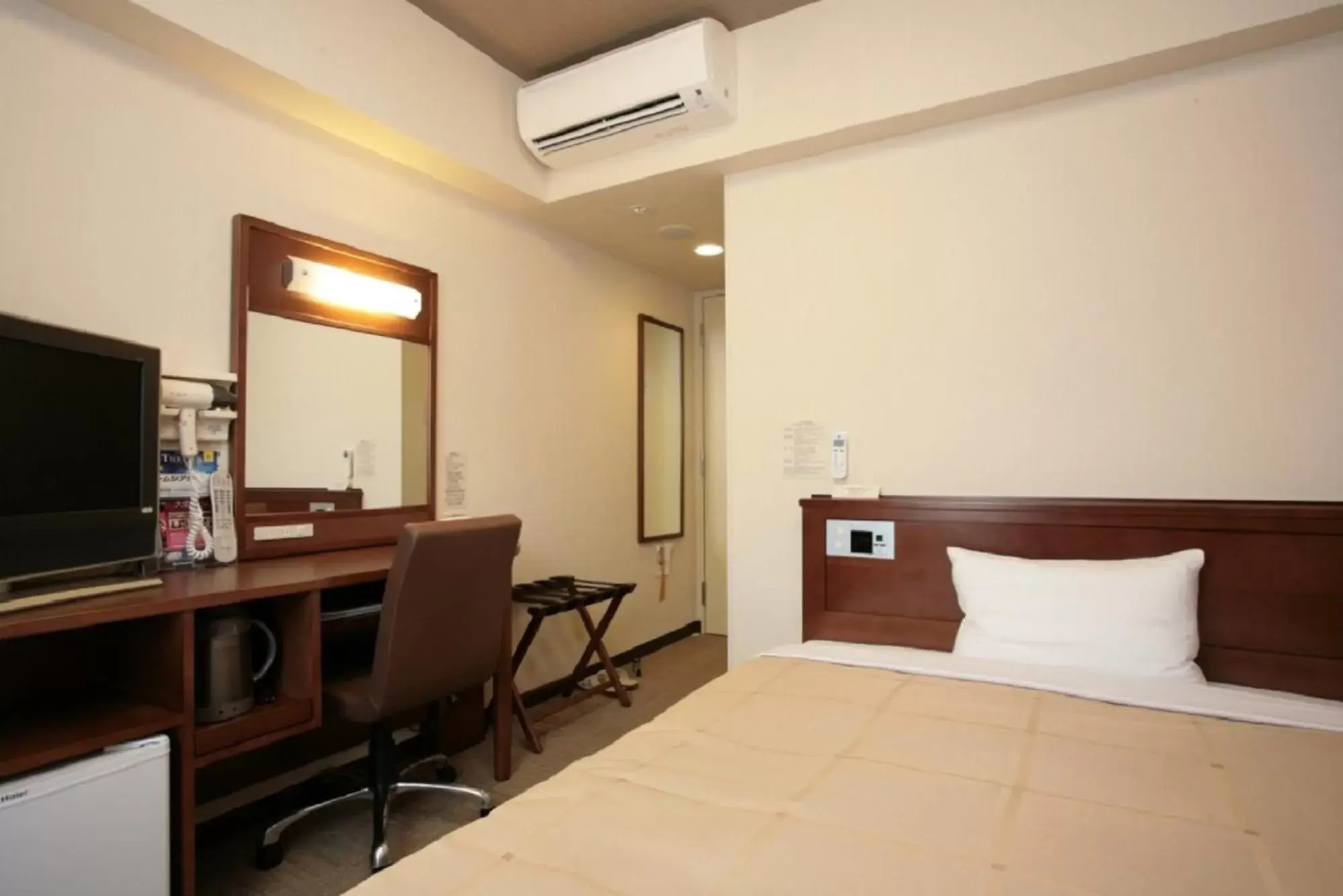 Bed in Hotel Route-Inn Iwaki Ekimae