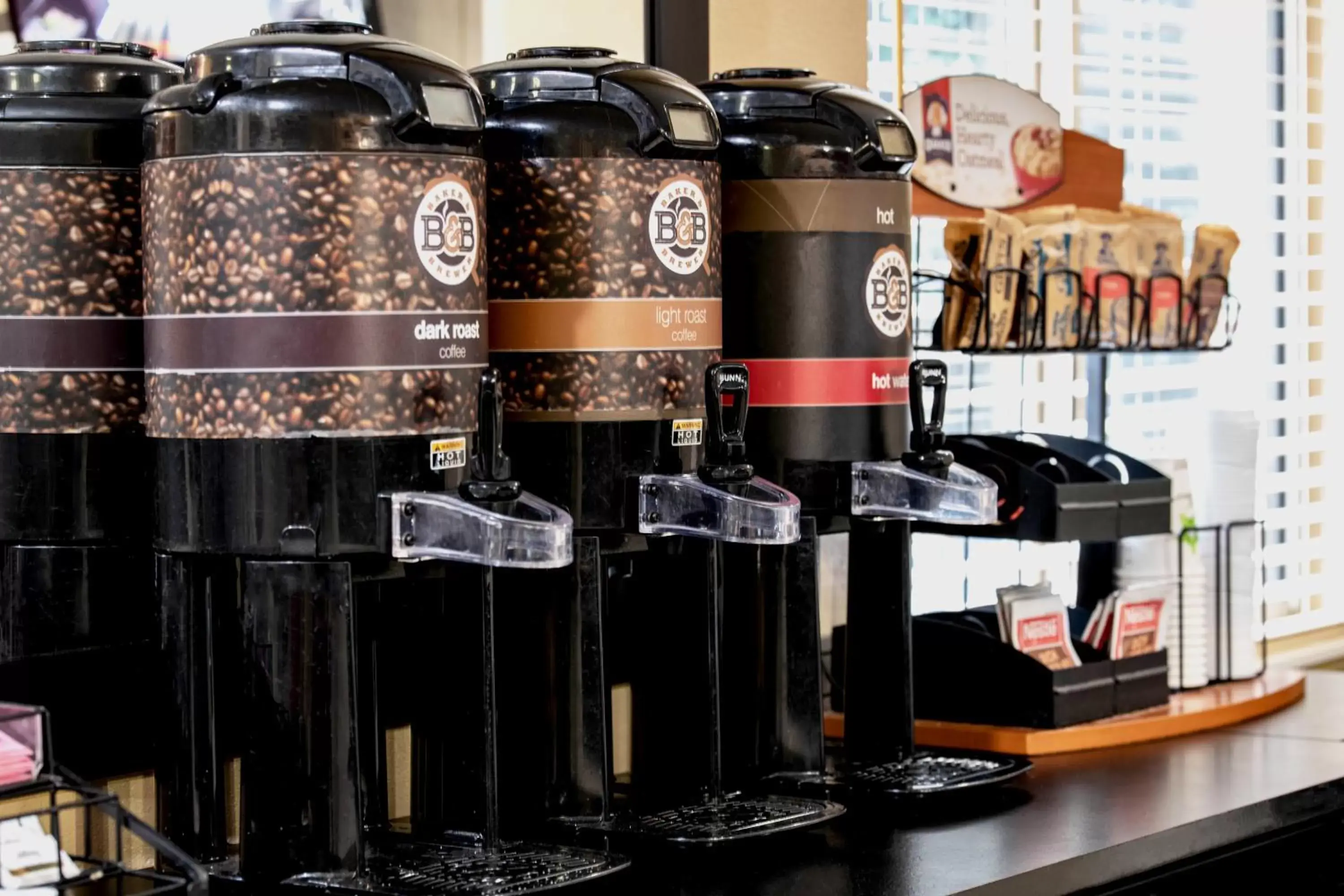 Coffee/tea facilities in Suburban Studios Jackson North