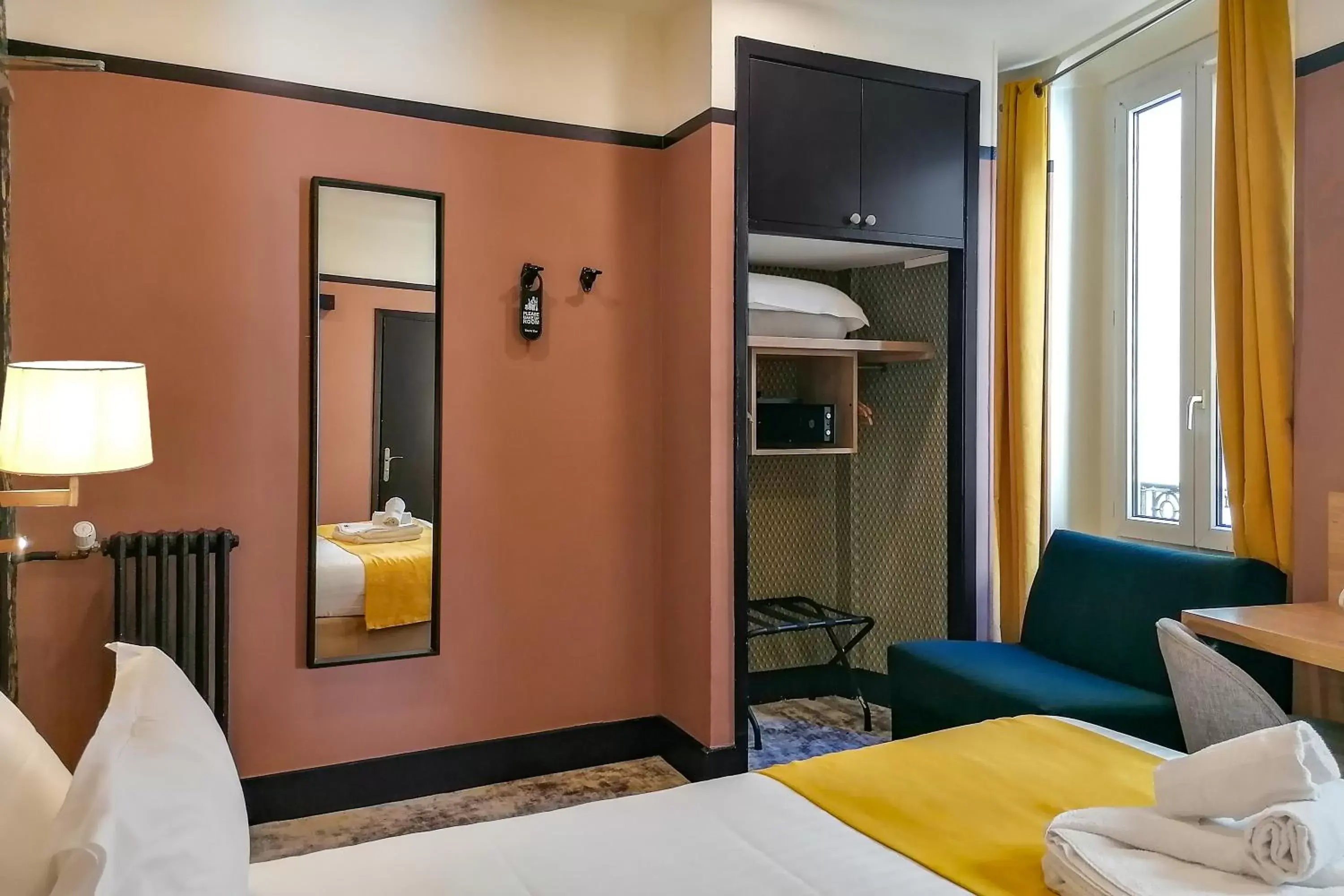 Bedroom, Bed in Hôtel de France, un hôtel AMMI