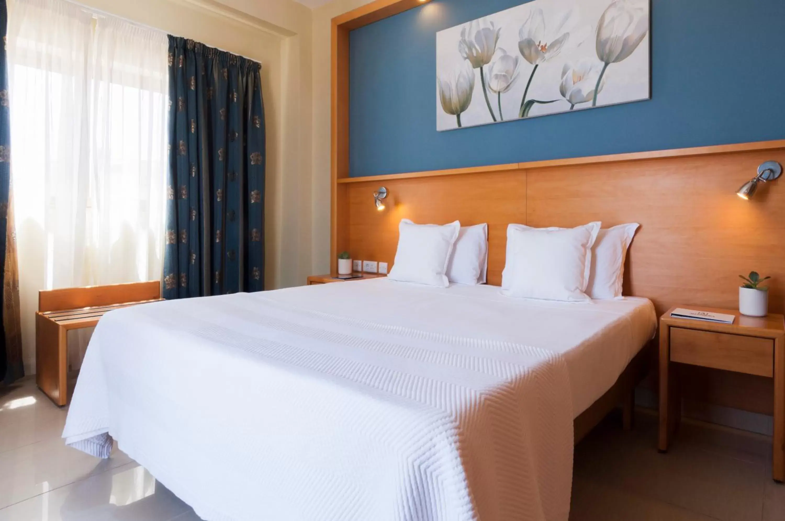 Photo of the whole room, Bed in Alexandra Hotel Photo of the whole room, Bed in Alexandra Hotel