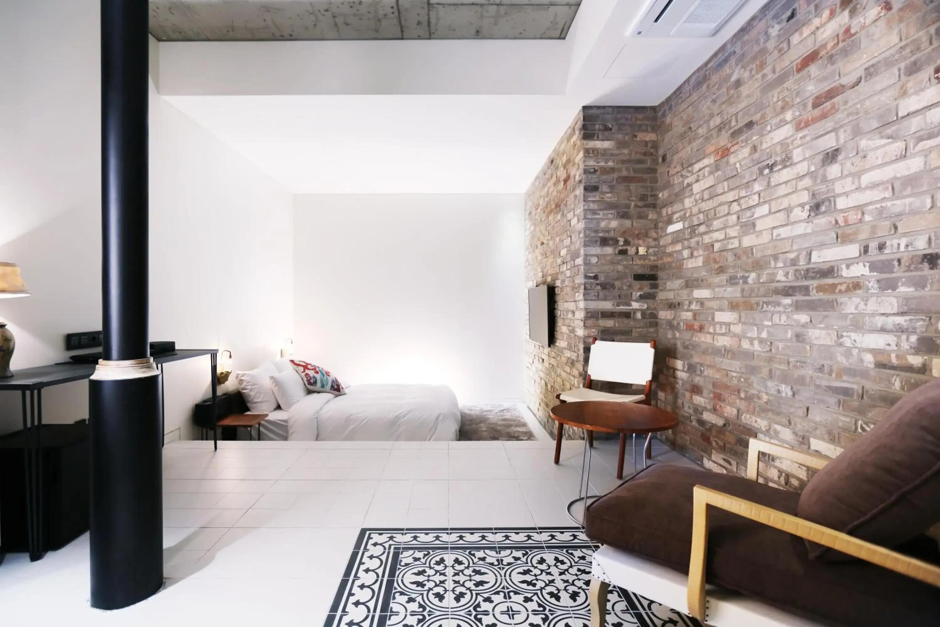 Bed, Seating Area in Hotel Loft