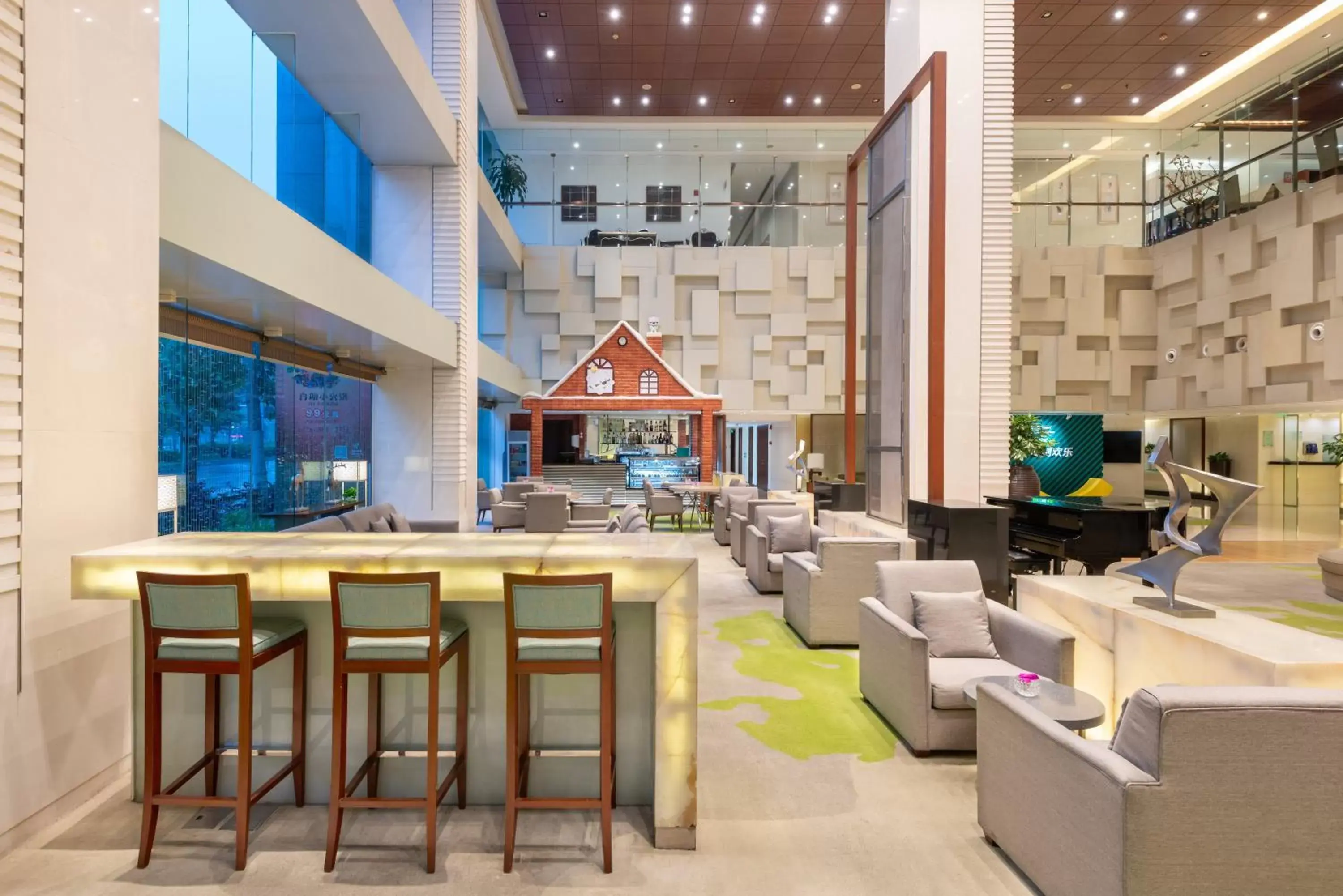 Lounge or bar, Restaurant/Places to Eat in Holiday Inn Shanghai Vista, an IHG Hotel