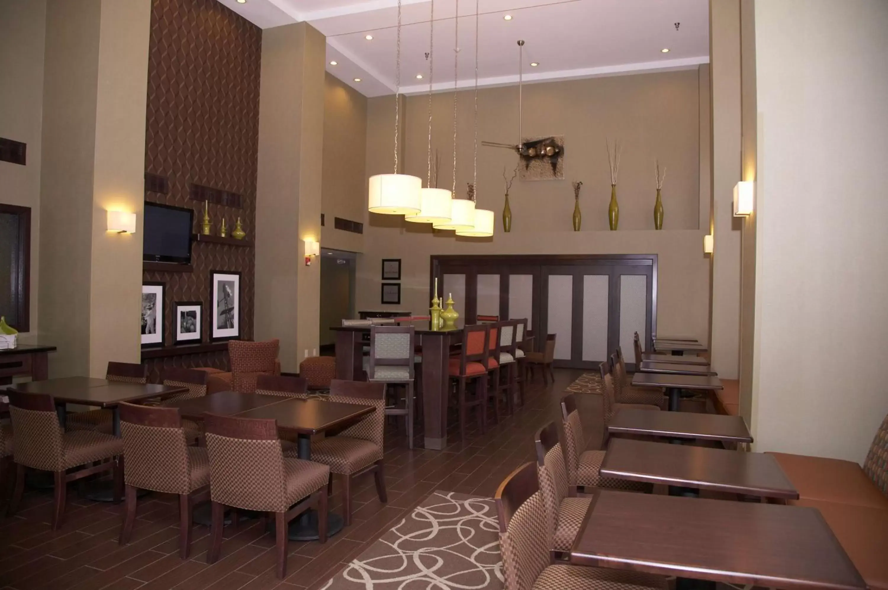 Dining area, Lounge/Bar in Hampton Inn & Suites Hobbs