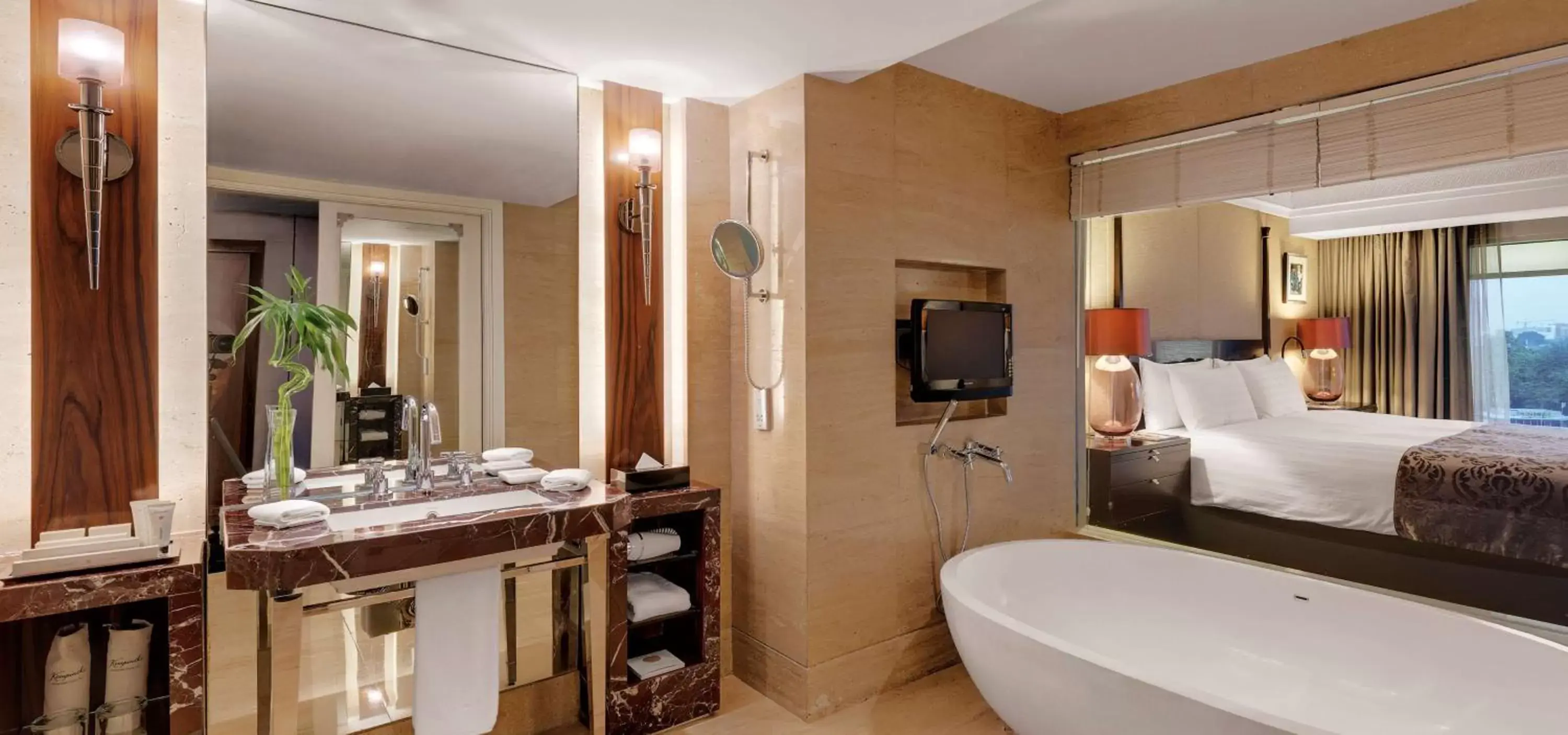 Bathroom in Hotel Indonesia Kempinski Jakarta