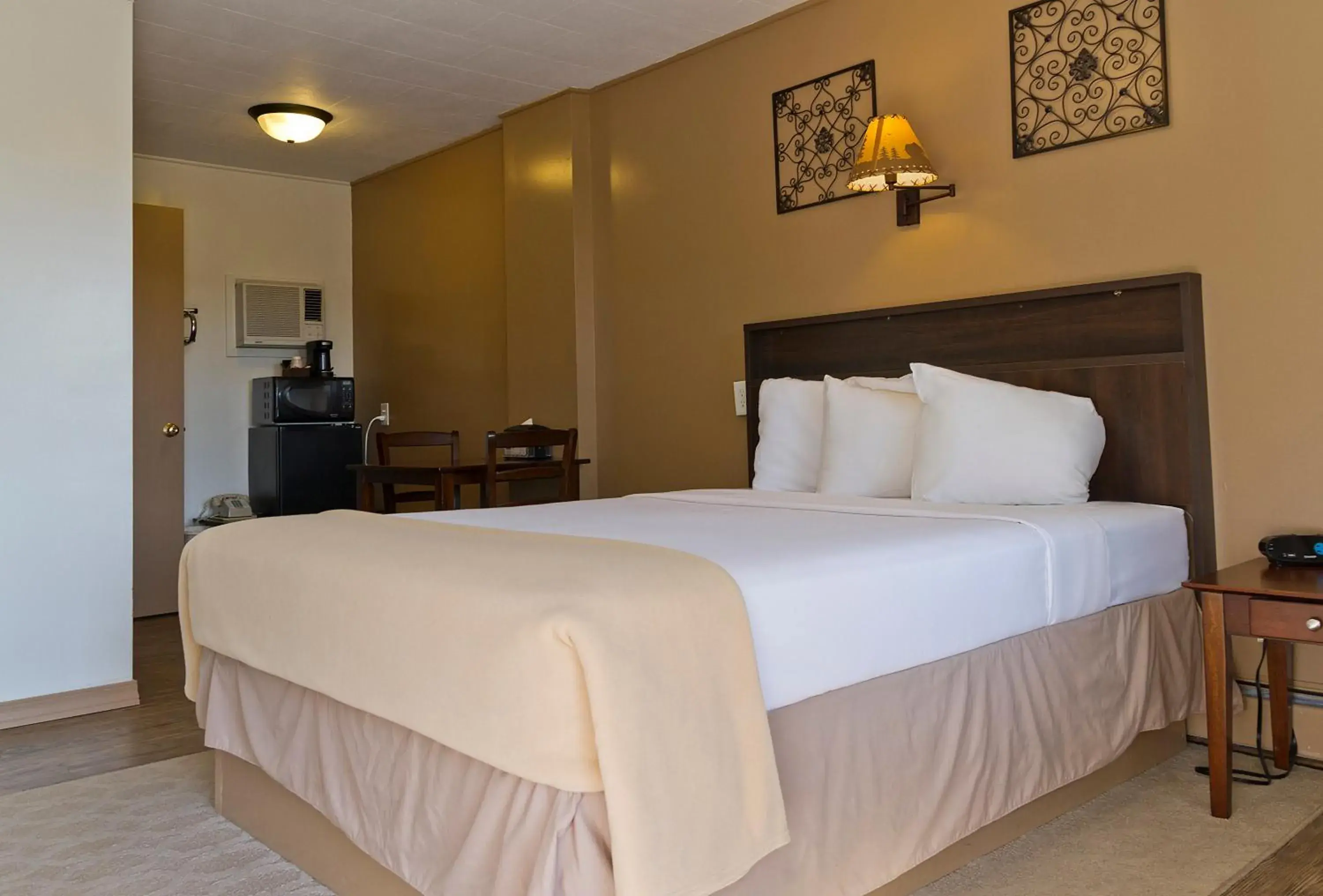 Bedroom in Sunset Lodge Escanaba Bedroom in Sunset Lodge Escanaba