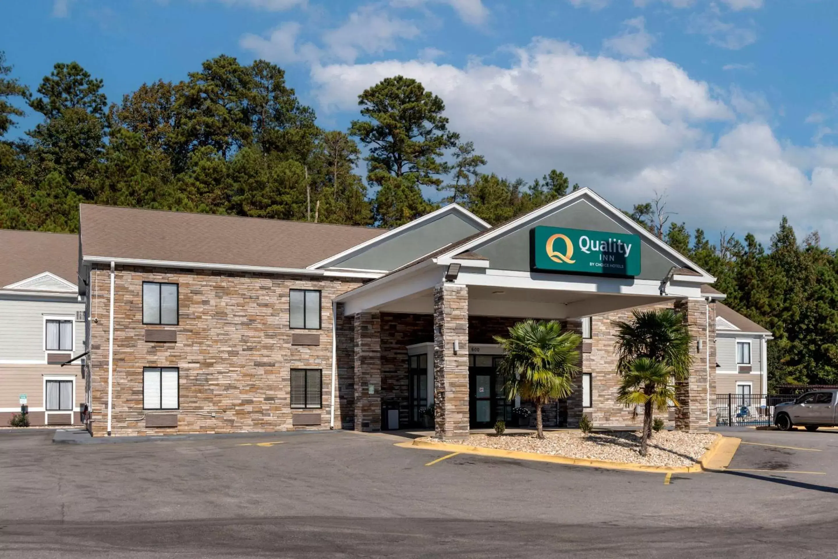 Property building in Quality Inn Phenix City Columbus Property building in Quality Inn Phenix City Columbus